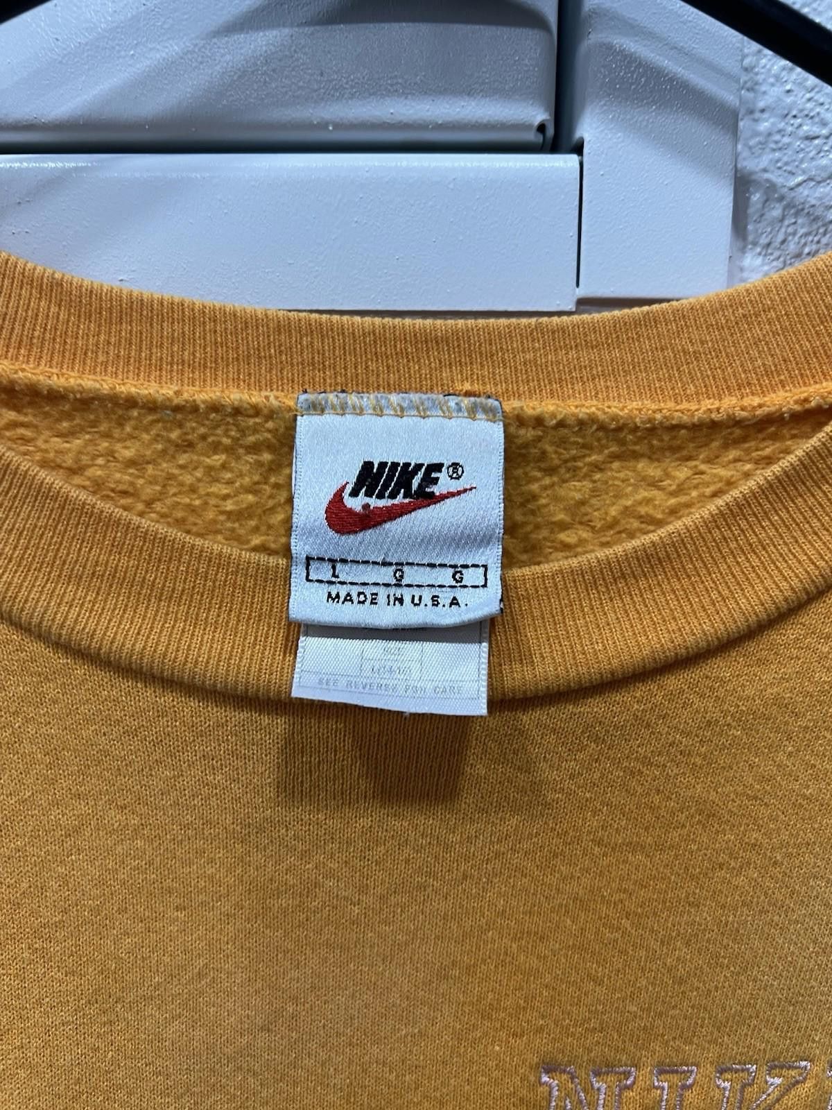 Nike 90s Nike Crewneck Yellow Faded Size US L / EU 52-54 / 3 - 2 Thumbnail