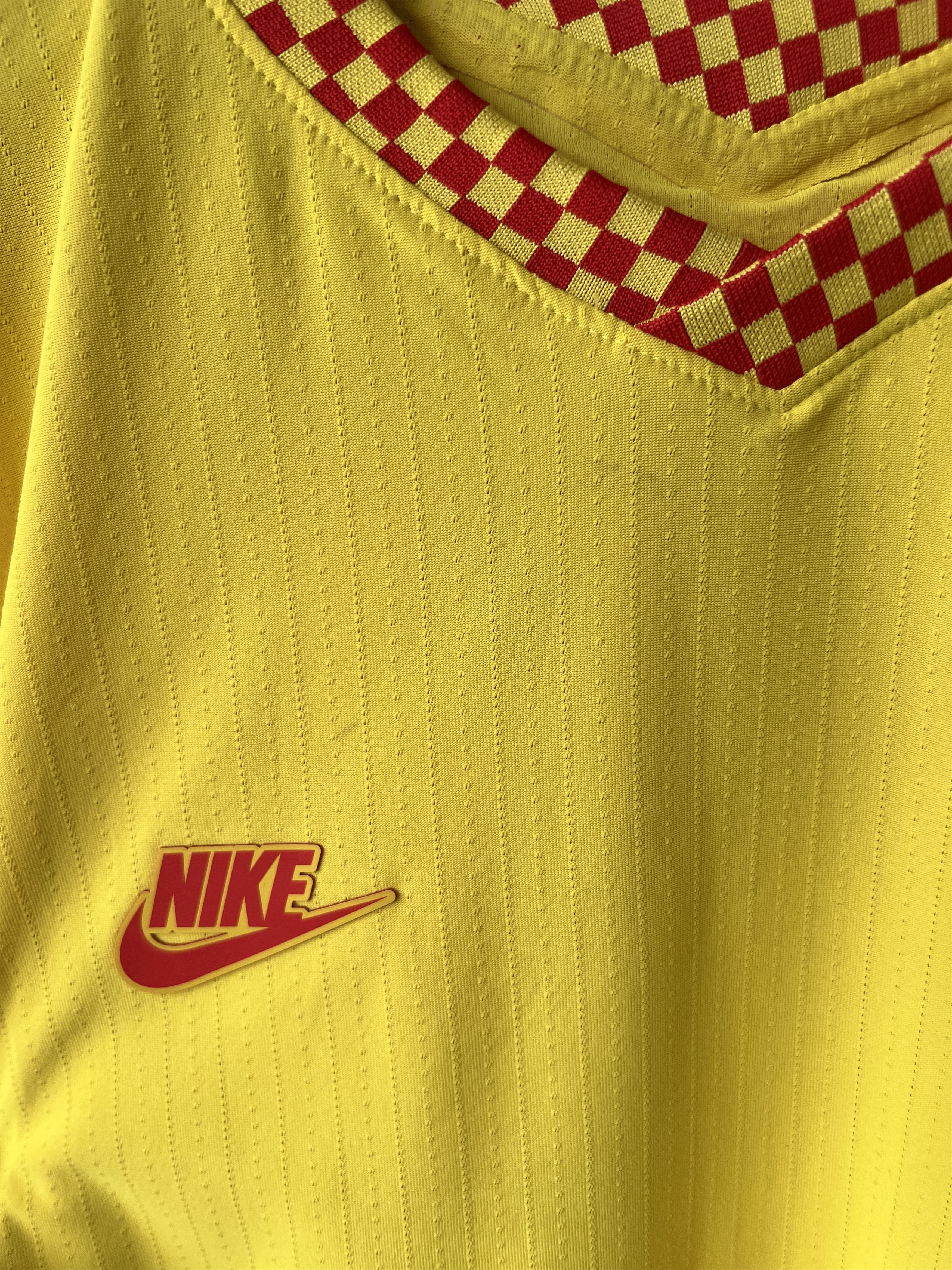 Nike (M) Liverpool 2021-22 Third Kit Player Issue Diogo Jota #20 Size US M / EU 48-50 / 2 - 5 Thumbnail