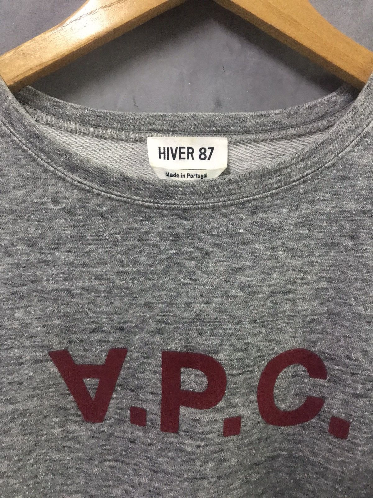 A.P.C. A.P.C - Hiver 87 Upside Logo Crop Sweatshirt Size M / US 6-8 / IT 42-44 - 4 Thumbnail