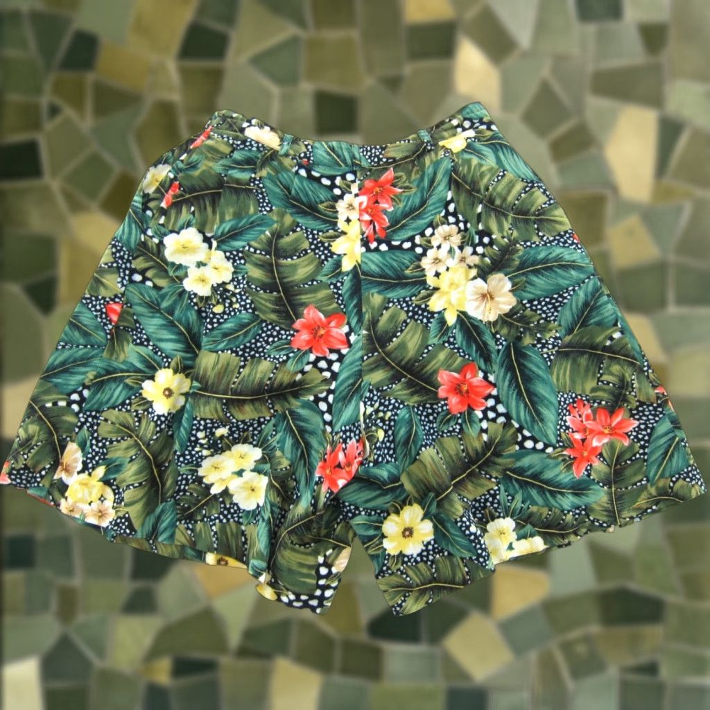 Liz Claiborne VTG Liz Claiborne Bermuda Shorts Floral Pocket High Rise Rayon Green Pink Yellow Small Womens Size 28" / US 6 / IT 42 - 1 Thumbnail