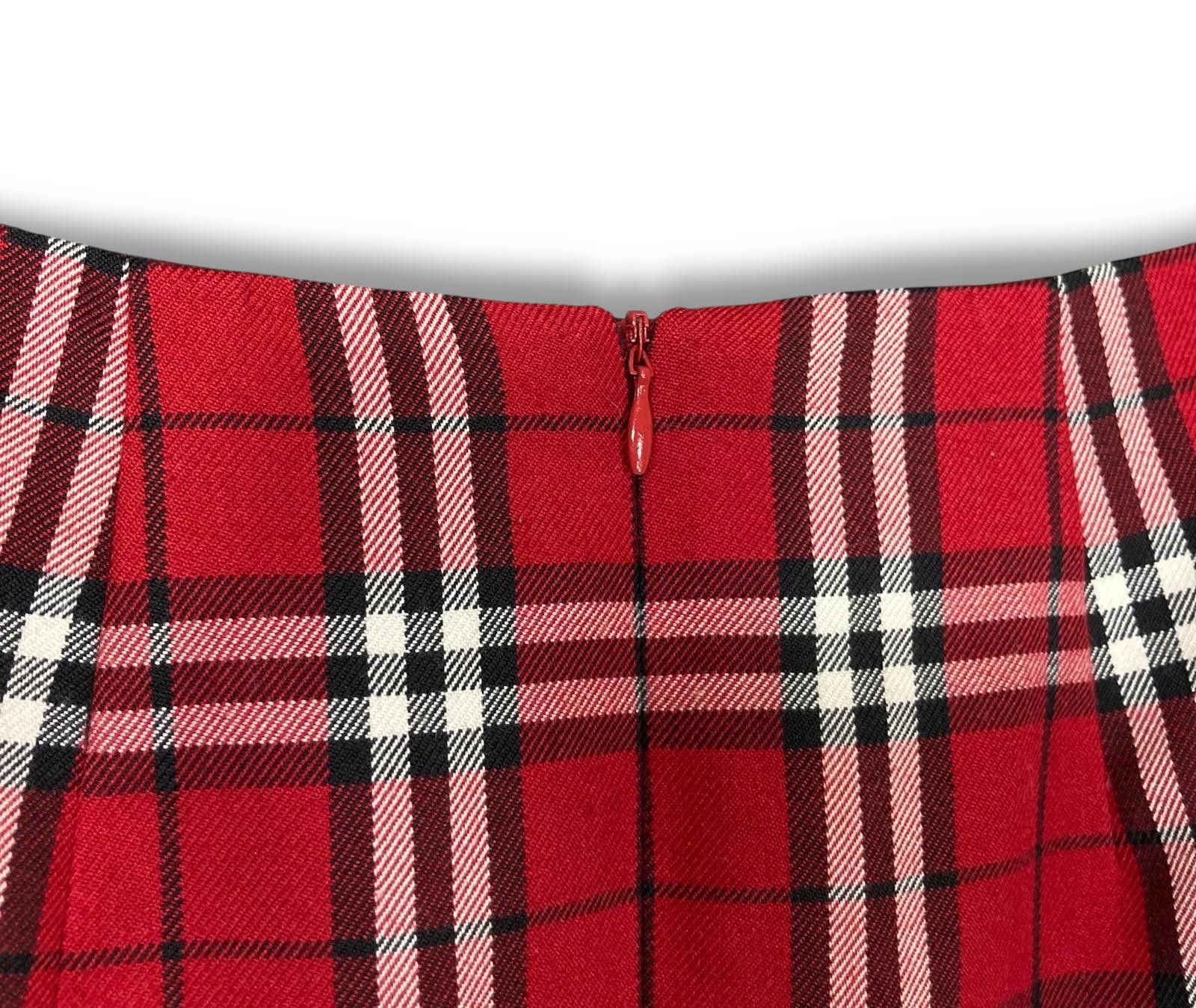 Designer Chic Red Plaid Mini Skirt Size 28" / US 6 / IT 42 - 4 Thumbnail