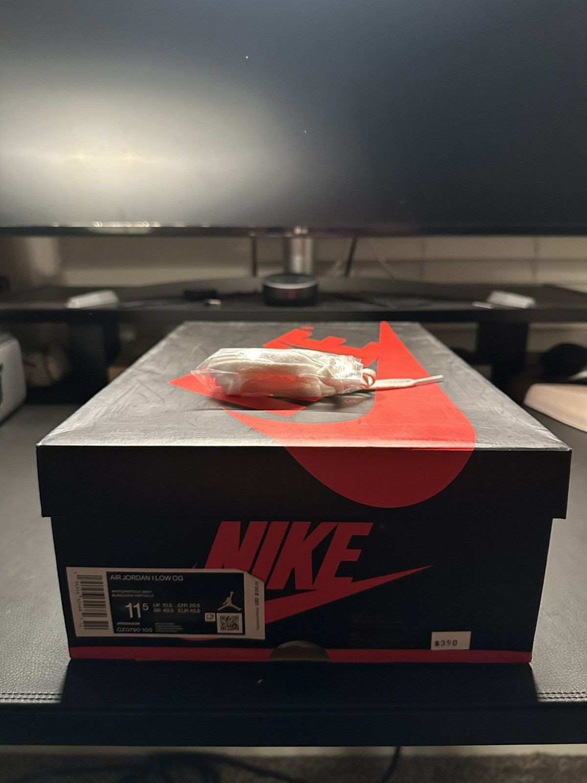 Jordan Brand × Nike Jordan 1 neutral grey 2021 Size US 11.5 / EU 44-45 - 11 Thumbnail