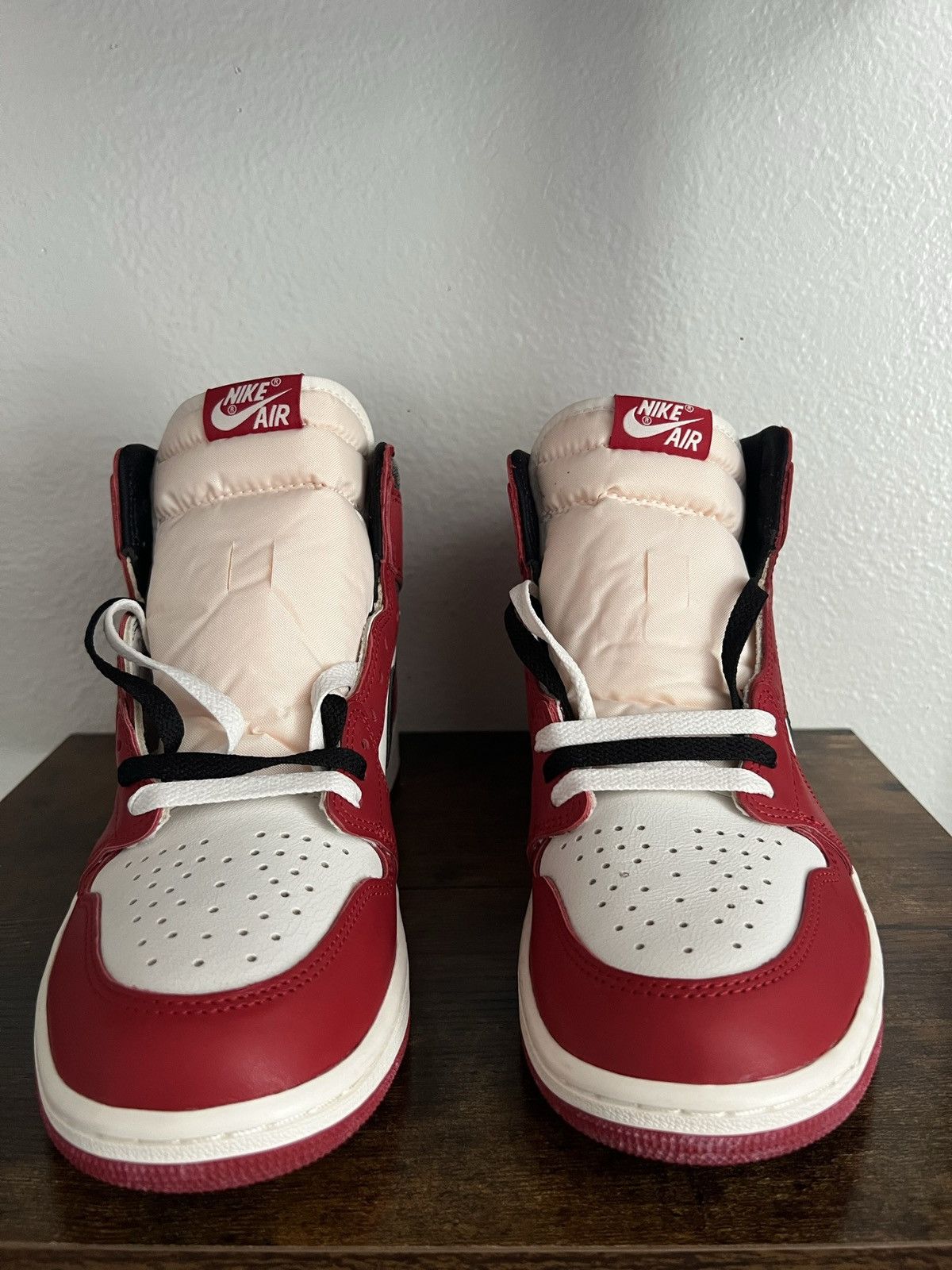 Jordan Brand Jordan 1 Retro High OG Chicago Lost and Found 10 Size US 10 / EU 43 - 4 Thumbnail