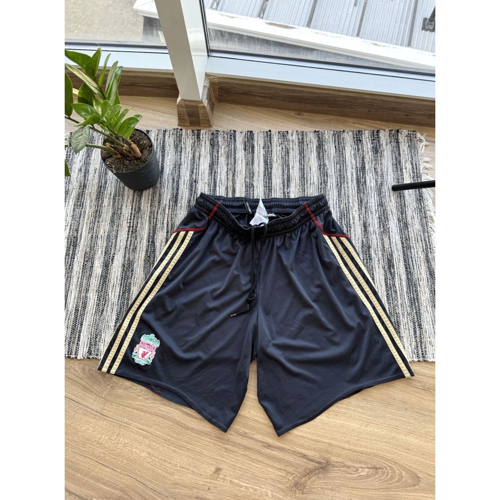 Adidas LIVERPOOL ADIDAS 2009/2010 FOOTBALL SOCCER AWAY SHORTS Men L Gray 90s Classic USA Jersey Football Sports Polyester Size US 33 - 2 Thumbnail