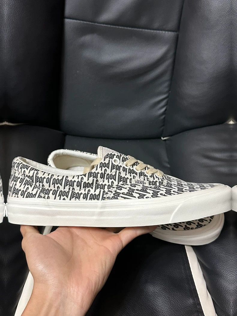Fear of God Fear of God The first generation of co-branded canvas shoe Size US 10 / EU 43 - 5 Thumbnail