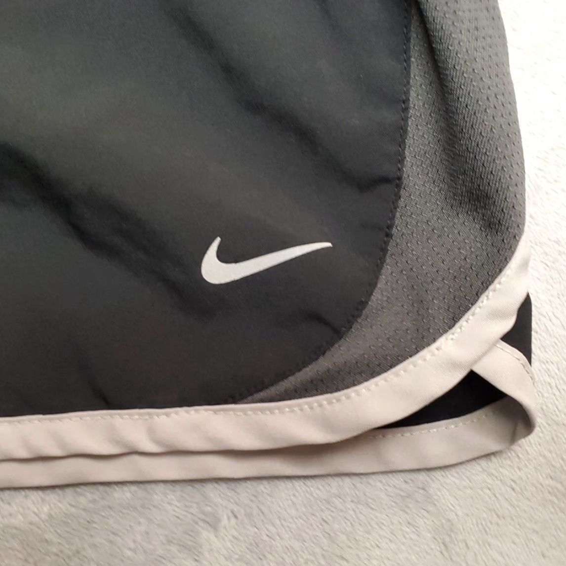 Nike Nike Shorts Women M Black Dri Fit Running Lined Performance Athletic Swoosh Size 32" / US 10 / IT 46 - 2 Thumbnail