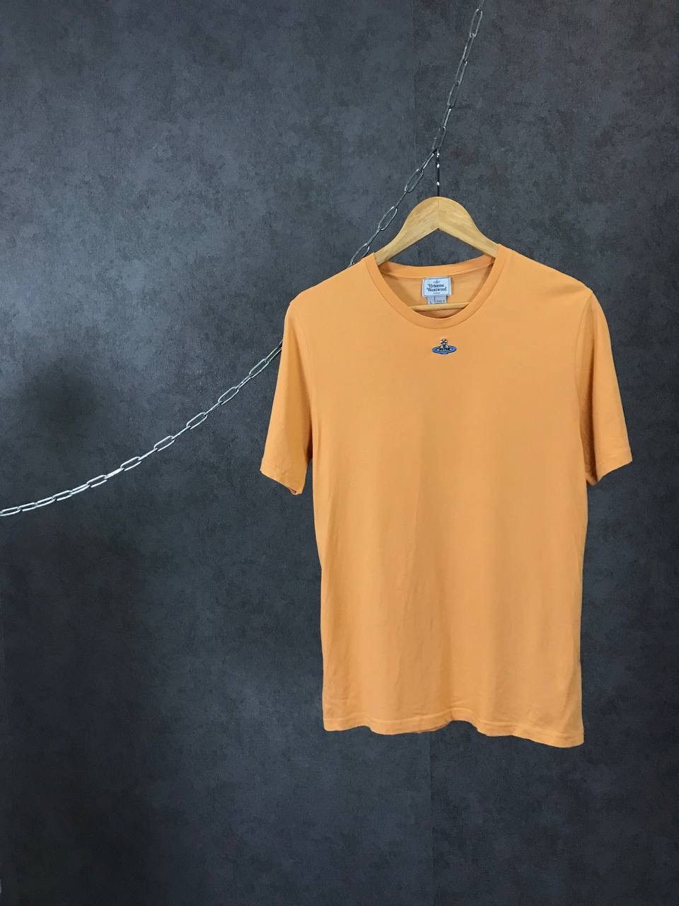Vivienne Westwood Vivienne Westwood luxury designer center logo tee Size US S / EU 44-46 / 1 - 1 Thumbnail