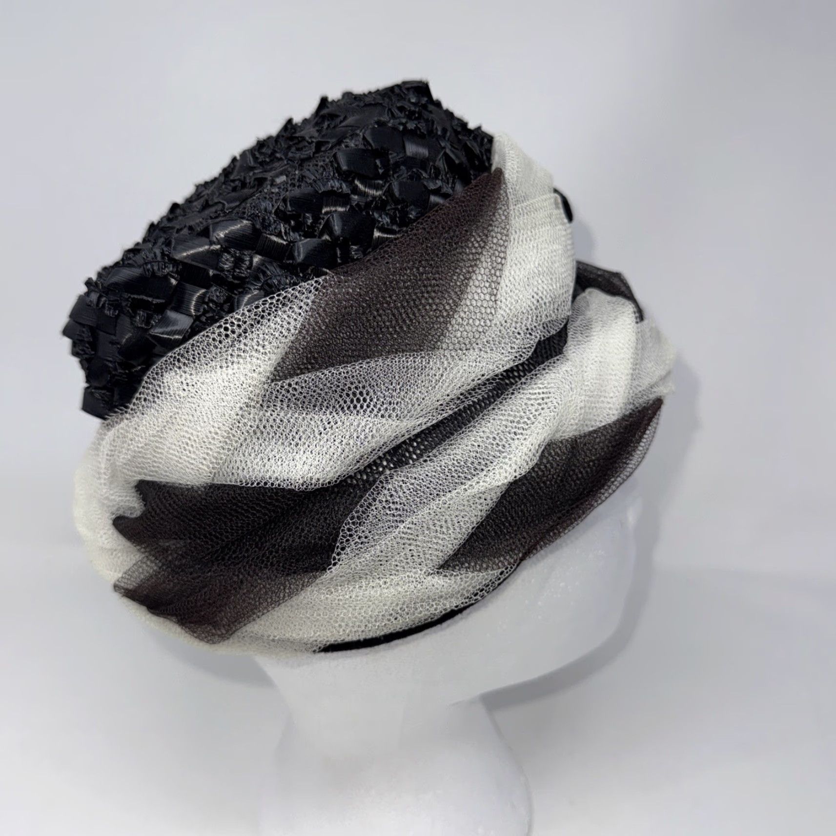 Vintage VINTAGE Flapper Hat Women’s Ribbon Netting Lace Metal Rim Black White Hat Size ONE SIZE - 4 Thumbnail