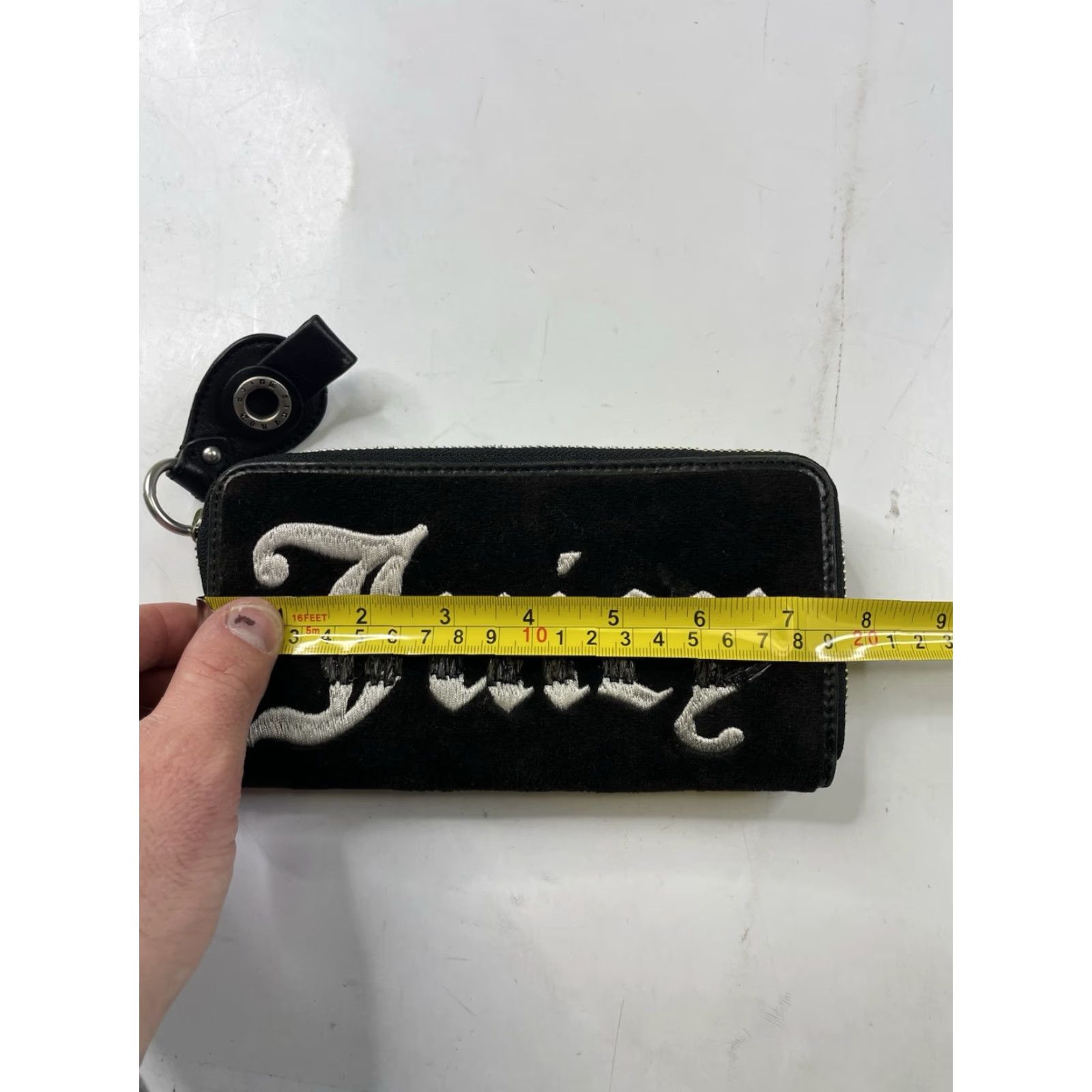 Juicy Couture VINTAGE Juicy Couture Wallet Zip Around Black Velour Embroidered Juicy Logo Zipper Credit Card Women Large L 4” x 8” Size ONE SIZE - 5 Thumbnail