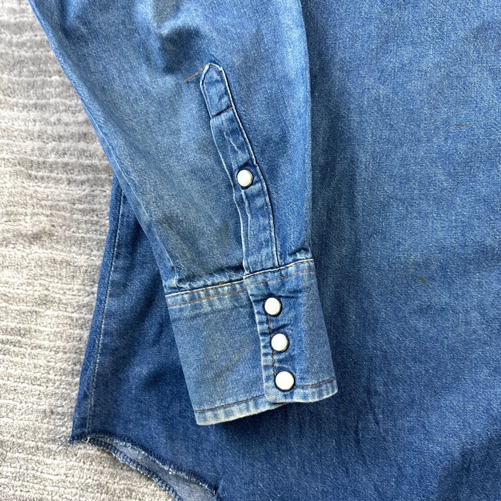 Wrangler Wrangler Shirt Mens 17.5 35 Western Blue Denim X-Long Tails USA Brushpopper Size US XL / EU 56 / 4 - 3 Thumbnail