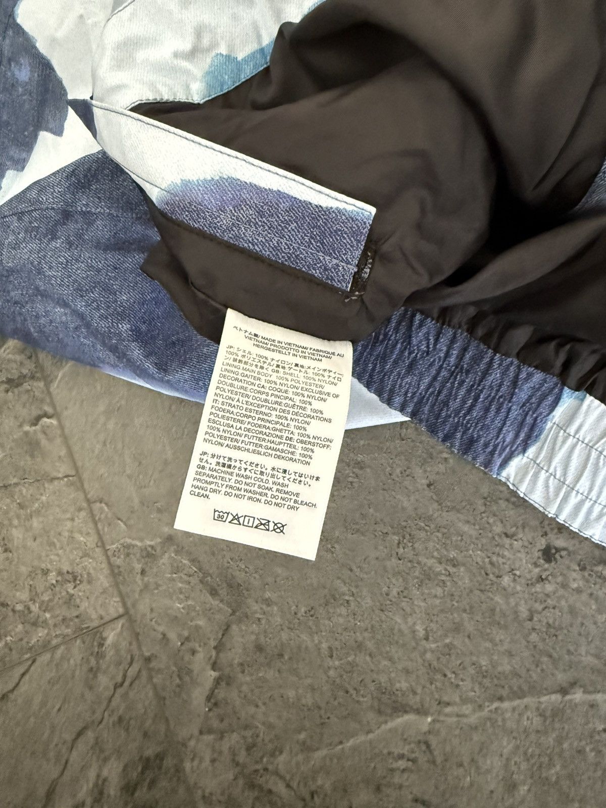 Supreme × The North Face Supreme x The North Face Bleached Denim Print Mountain Pant Size US 32 / EU 48 - 6 Thumbnail