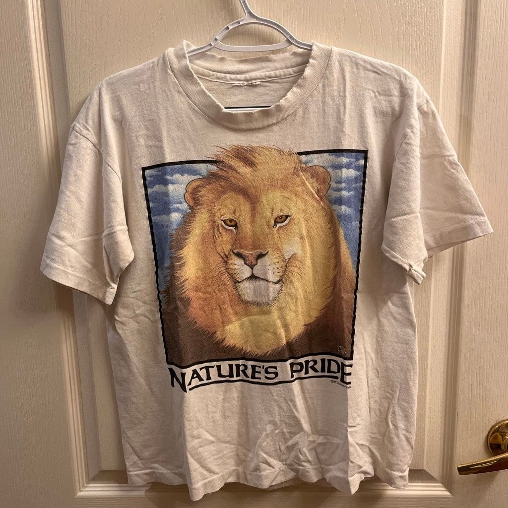 Gildan Vintage 90s Nature Pride tee with a lion graphic Size US L / EU 52-54 / 3 - 1 Thumbnail