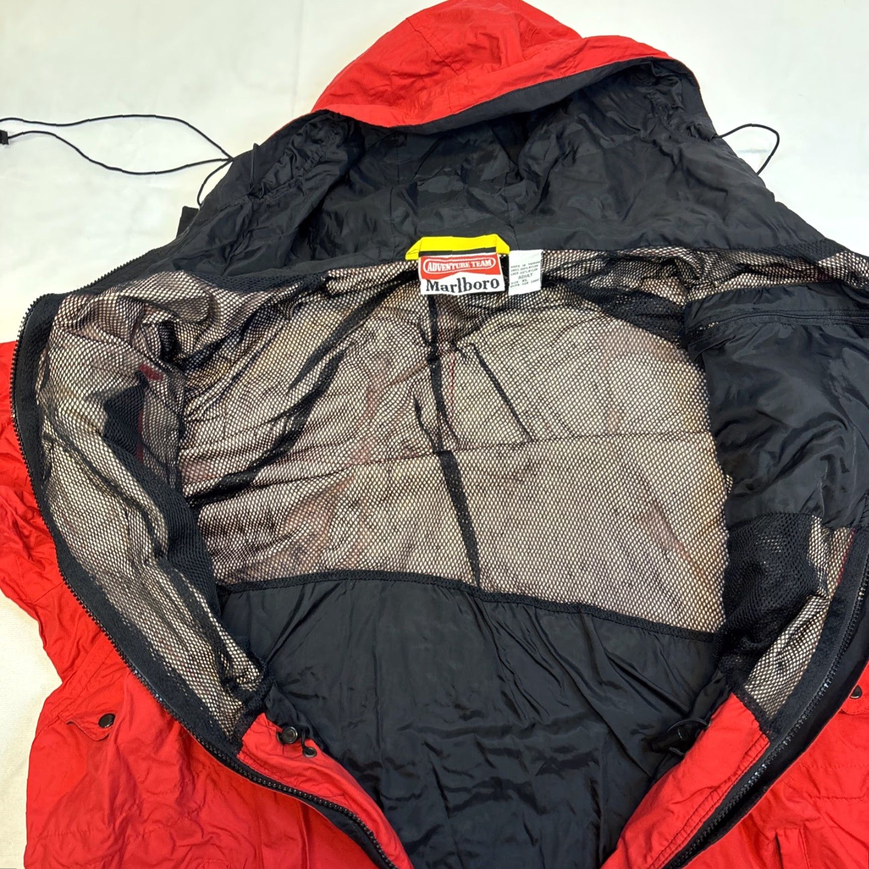 Marlboro VINTAGE Marlboro Adventure Team Jacket Mens XL Red Hooded Parka Outdoor 90s Size US XL / EU 56 / 4 - 7 Thumbnail