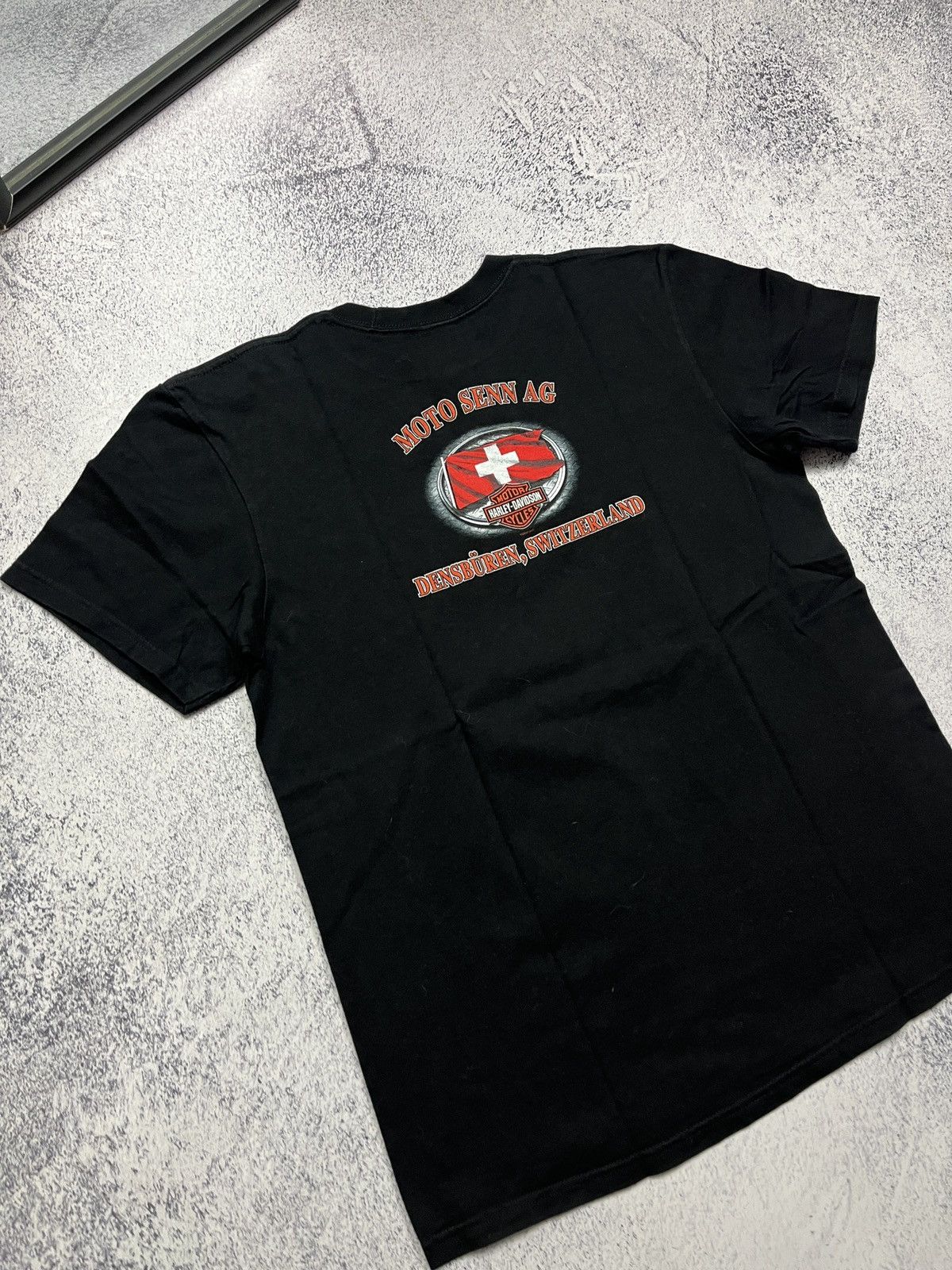 Harley Davidson Vintage 00’s Harley Davidson Big Logo T Shirt Swtitzerland Size US L / EU 52-54 / 3 - 9 Thumbnail