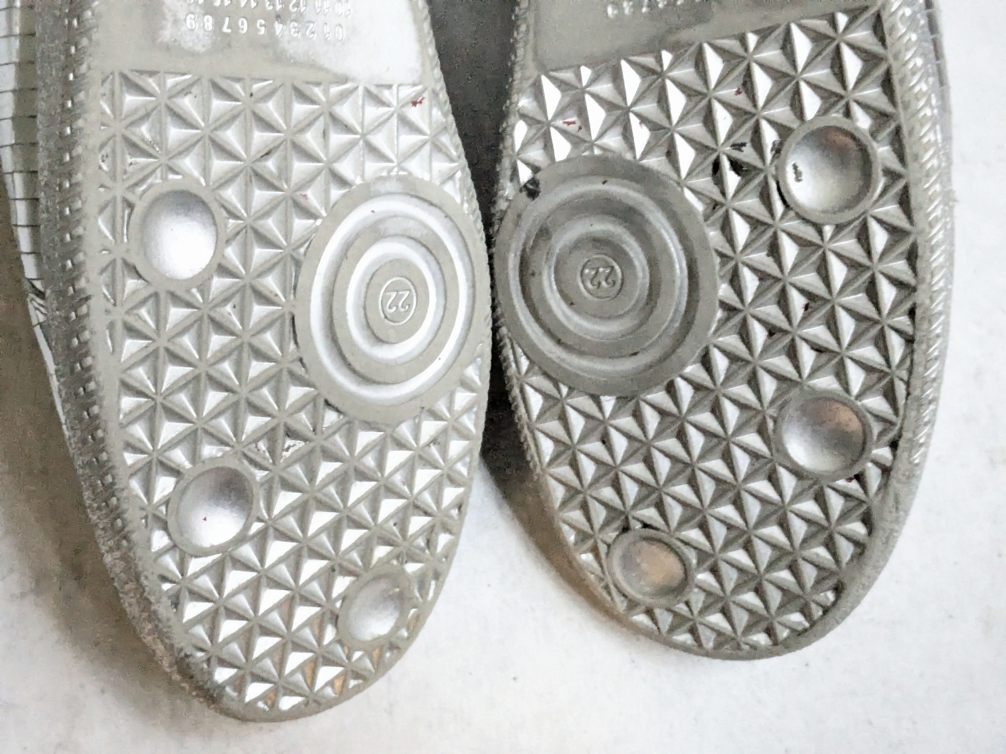 Maison Margiela Maison Margiela Replica GAT Silver 11 44 Low Tops Leather Size US 11 / EU 44 - 18 Thumbnail