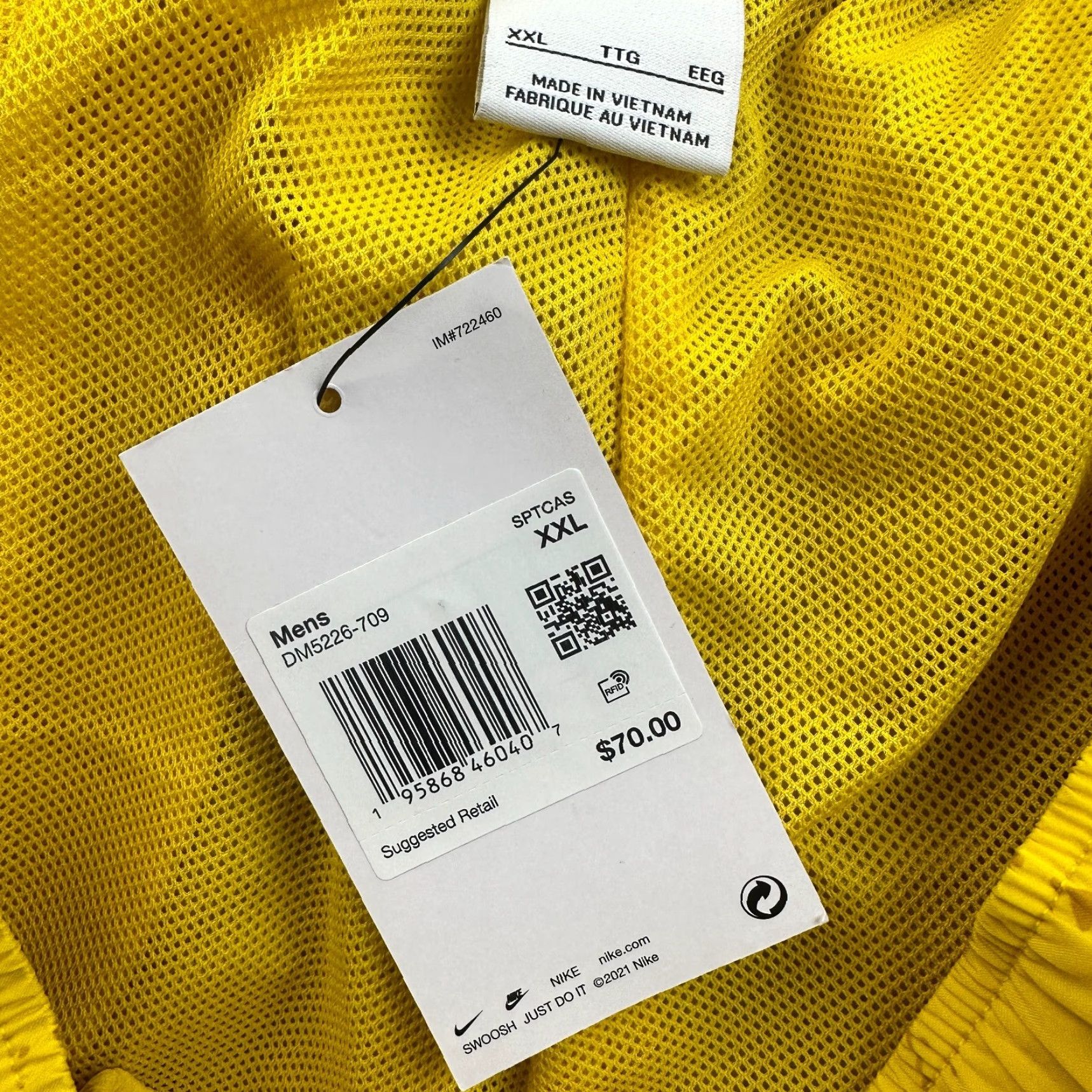 Nike Nike Shorts Mens 2XL Yellow Nylon Woven Air Sportswear Athletic Drawstring Pockets Activewear 2XL Mens Size US 39 - 7 Thumbnail
