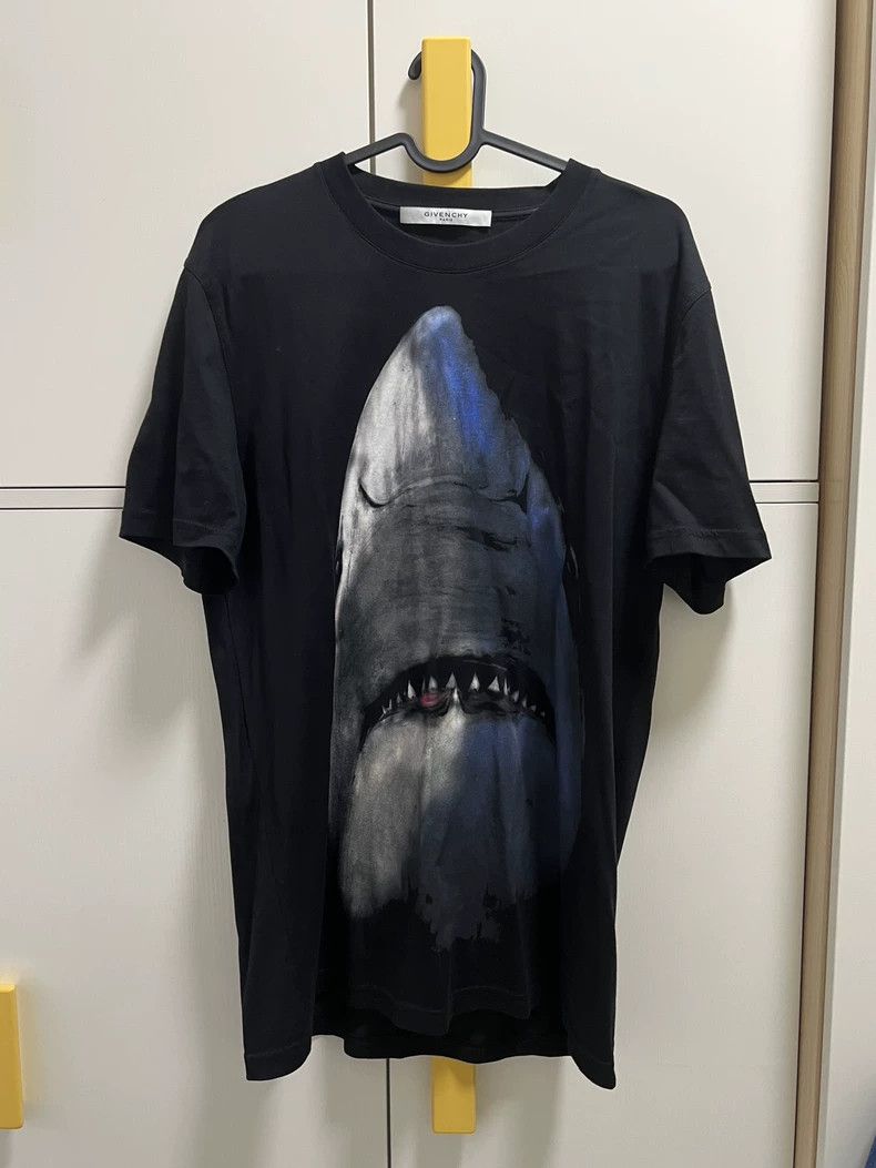 Givenchy Givenchy Men's Shark T-shirt, Size M Size US M / EU 48-50 / 2 - 1 Thumbnail