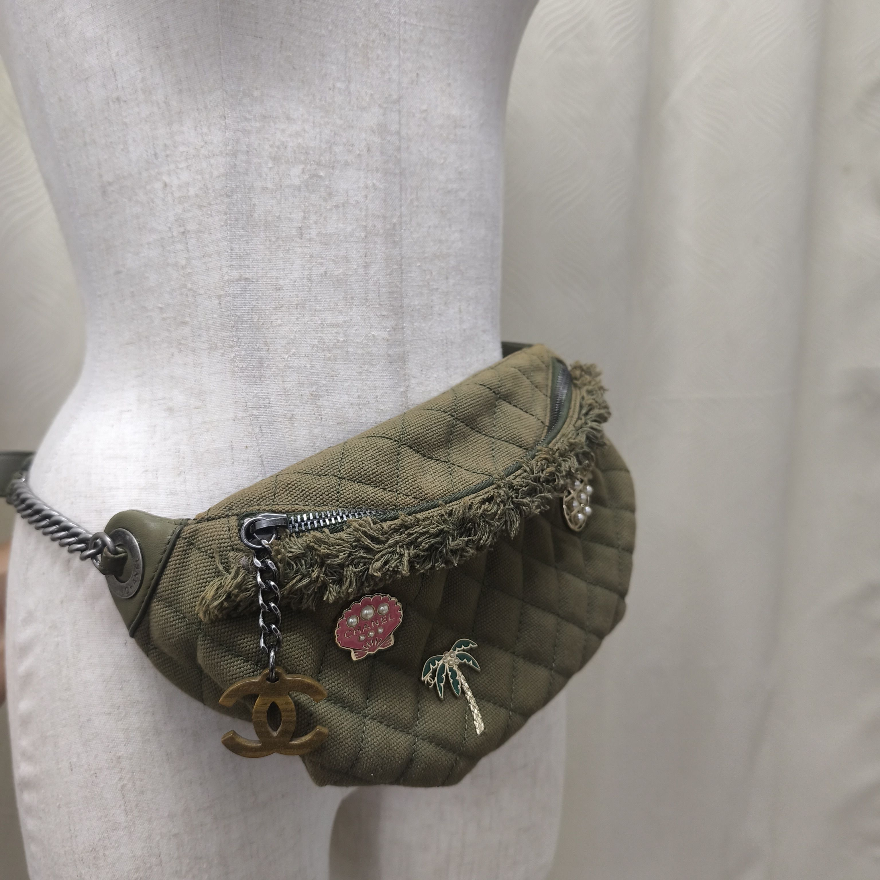 Chanel 2017 Chanel Coco Cuba Waist Bag in Canvas and Lambskin Size ONE SIZE - 9 Thumbnail