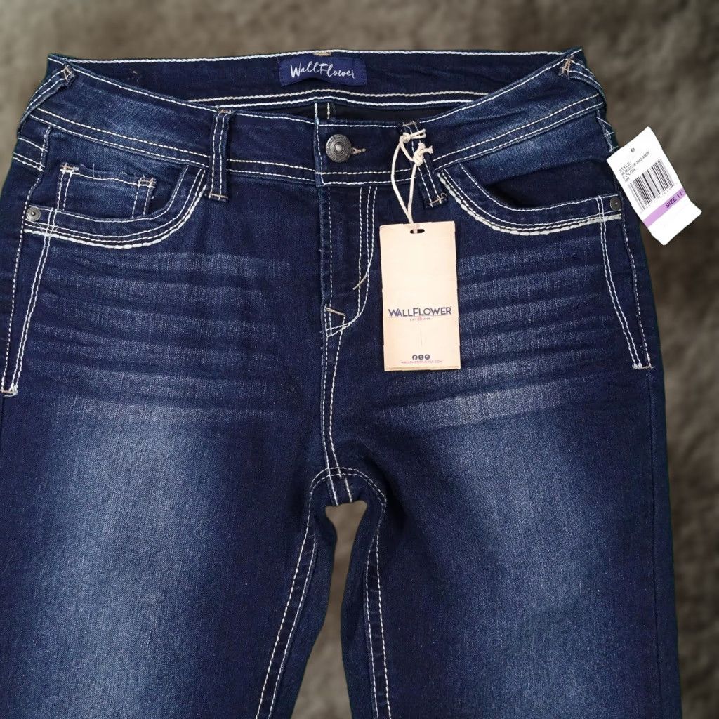 Vintage WallFlower Jeans Womens Size 11 Blue Flared Dark Wash 32x33.5 Denim Size 32" / US 10 / IT 46 - 1 Thumbnail