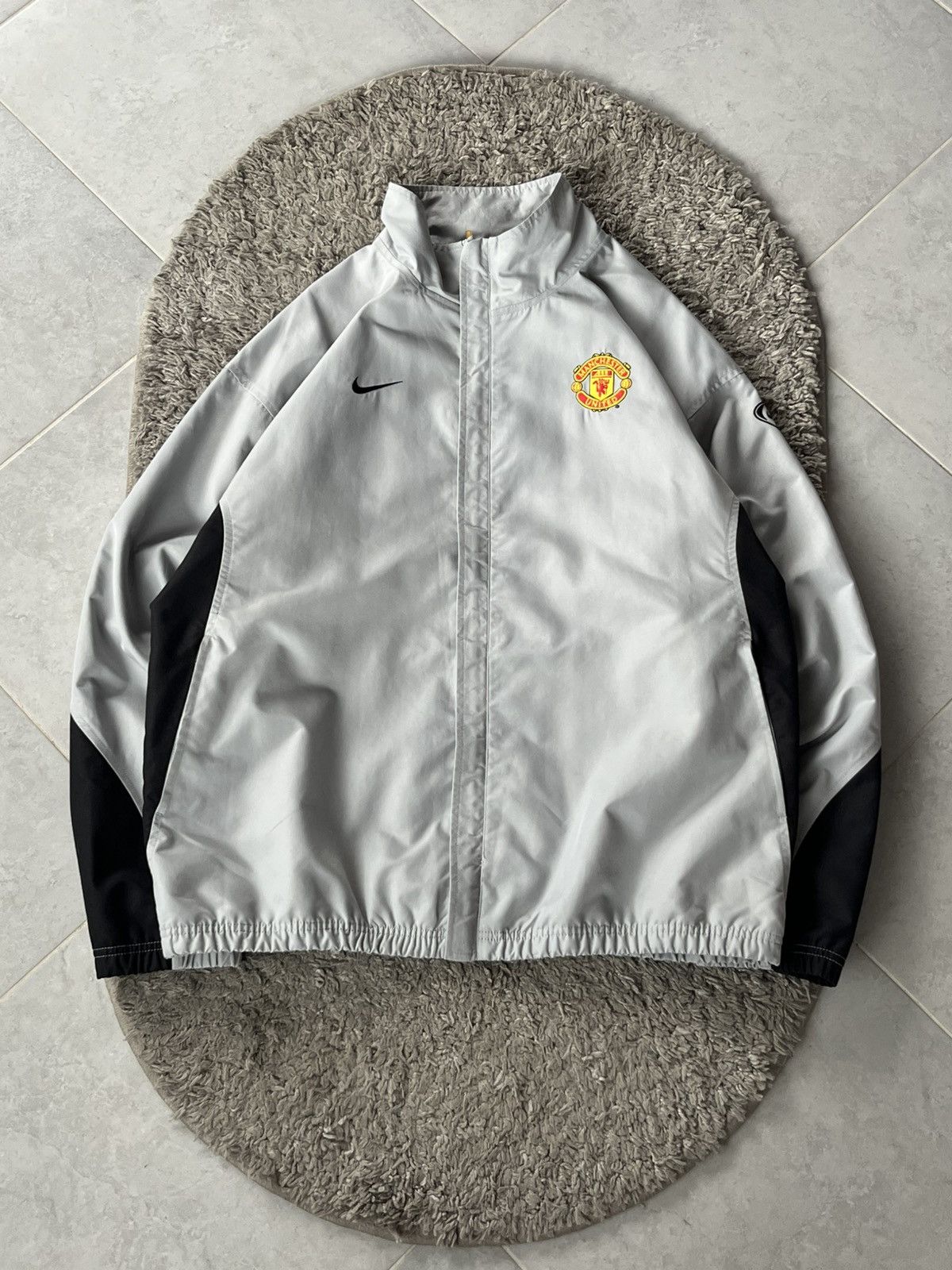 Nike Vintage Nike Light Jacket Soccer football Manchester United Size US L / EU 52-54 / 3 - 1 Thumbnail