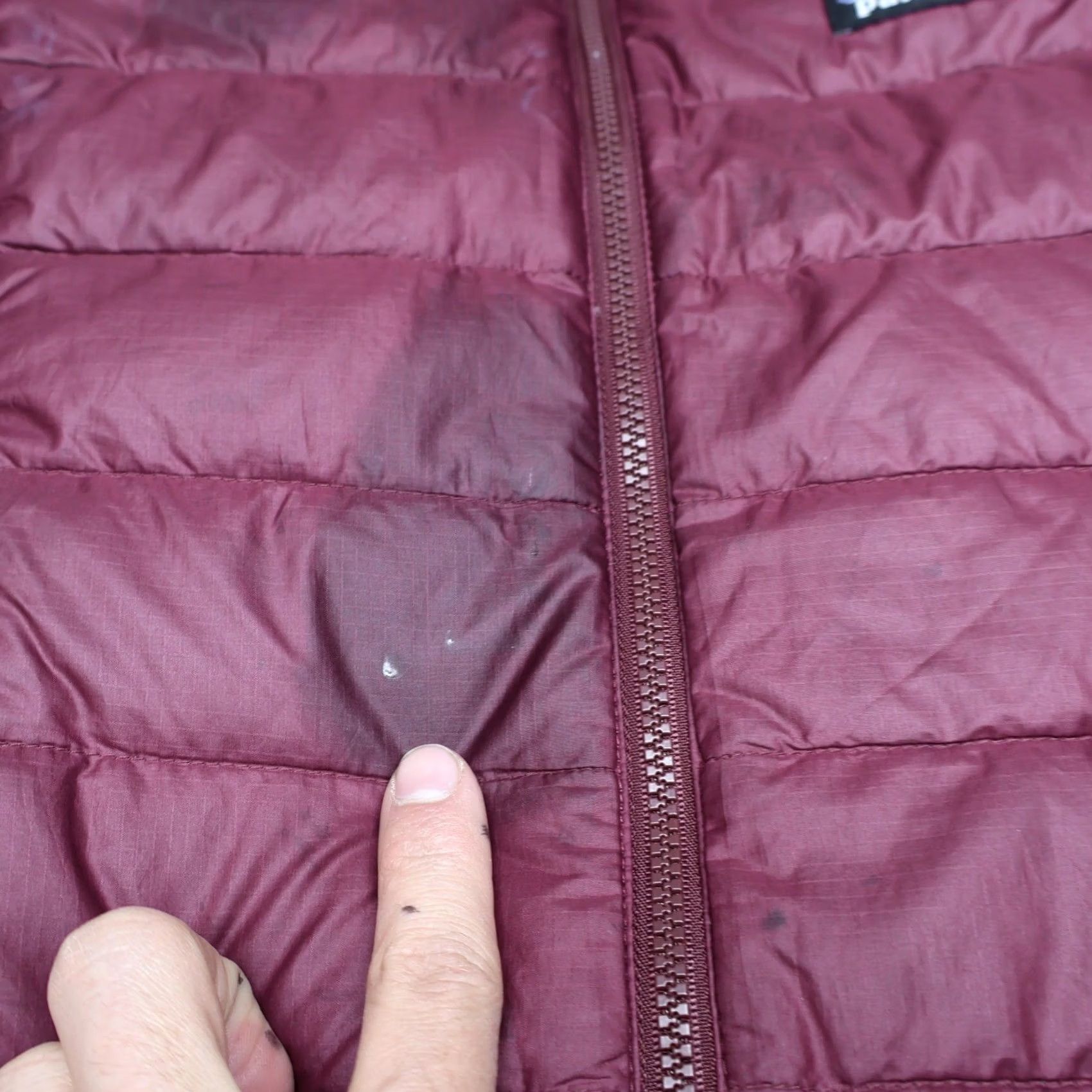 Patagonia Patagonia Vest Womens XS Red Down Quilted Puffer Sleeveless Zip Vest Light Insulated Outdoor Casual Travel Size XS / US 0-2 / IT 36-38 - 3 Thumbnail