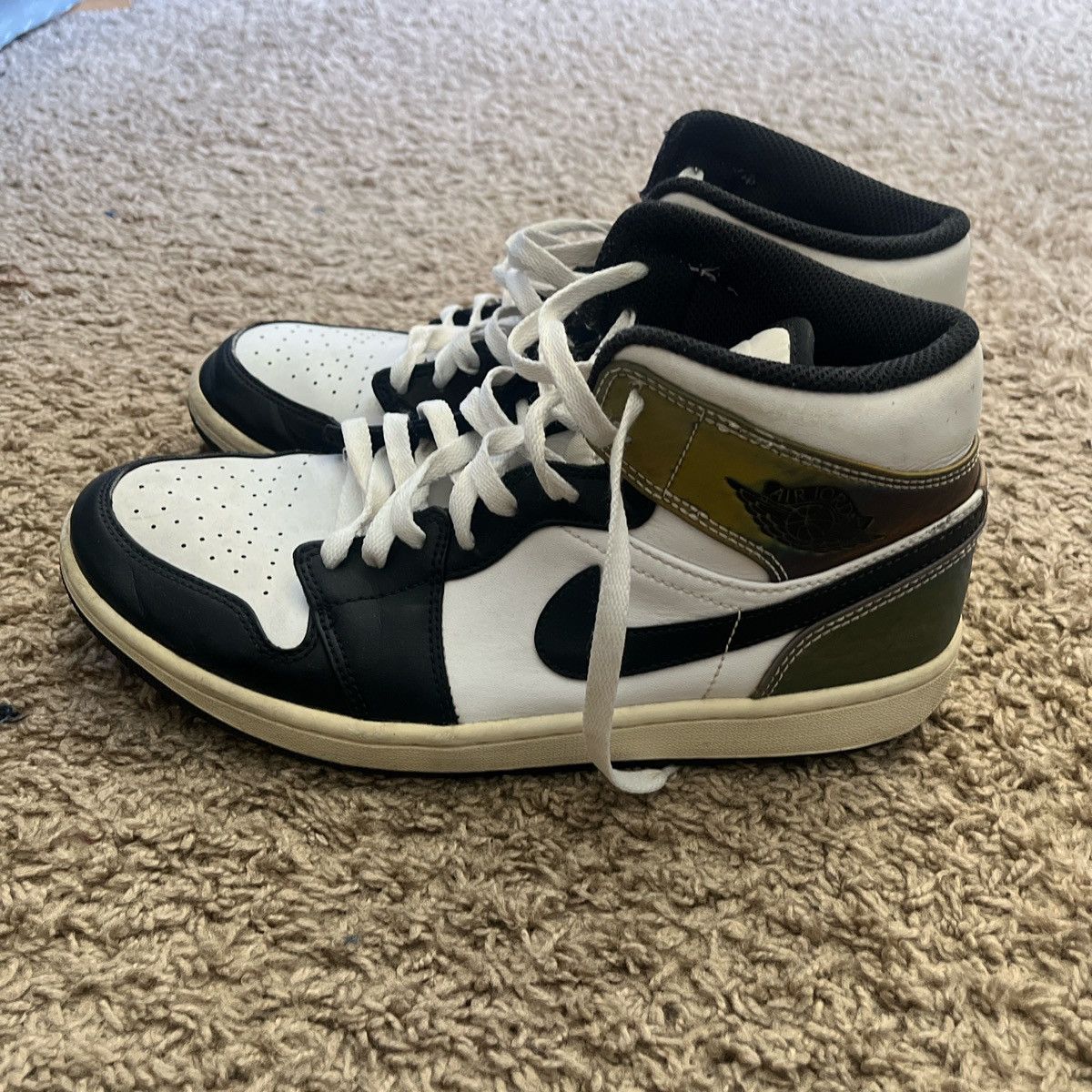 Jordan Brand Jordan 1 Mids Size US 8.5 / EU 41-42 - 2 Thumbnail