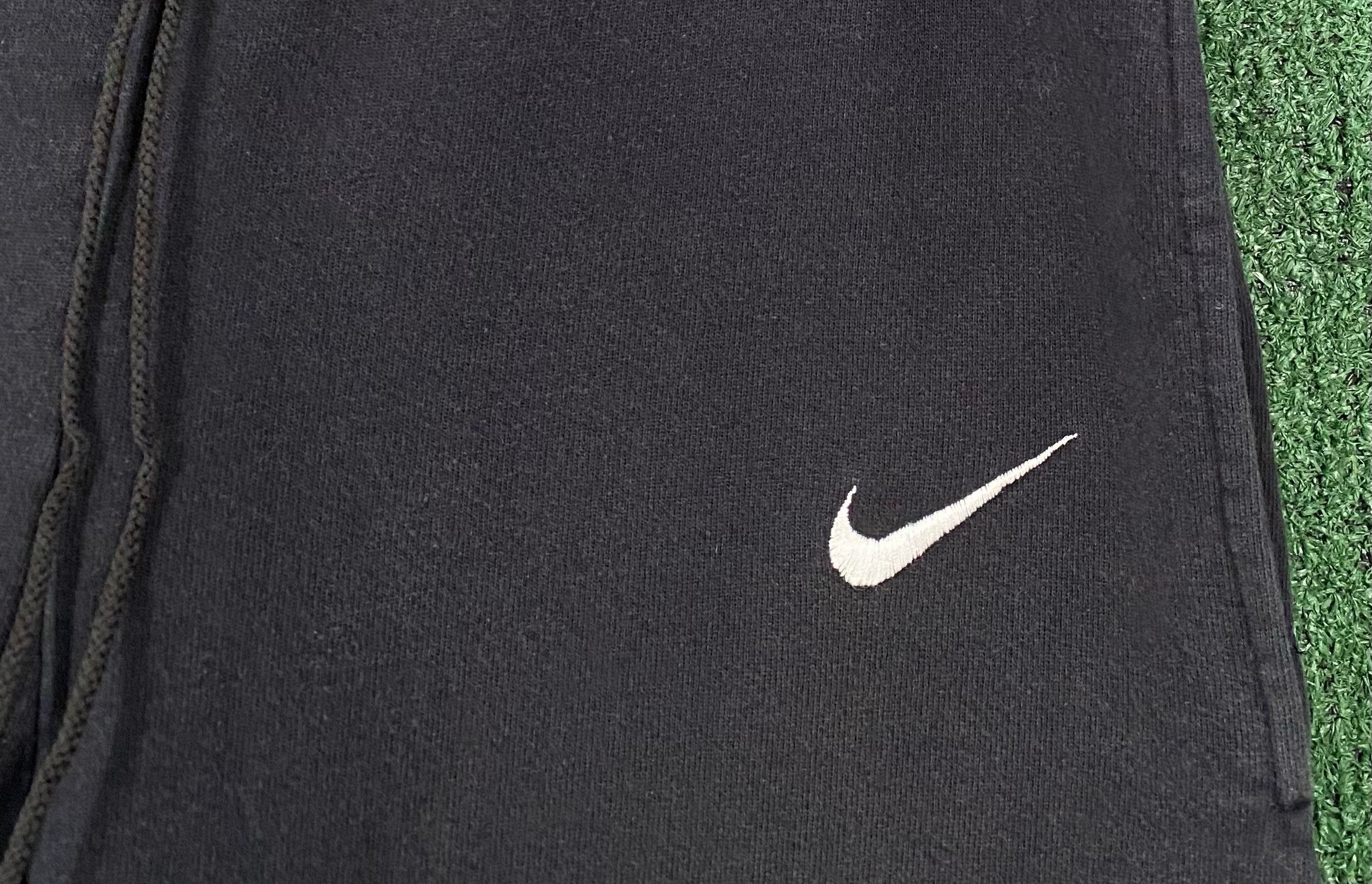 Nike 90’s Nike White Tag Swoosh Faded Black Sweatpants Medium Size US 34 / EU 50 - 4 Thumbnail