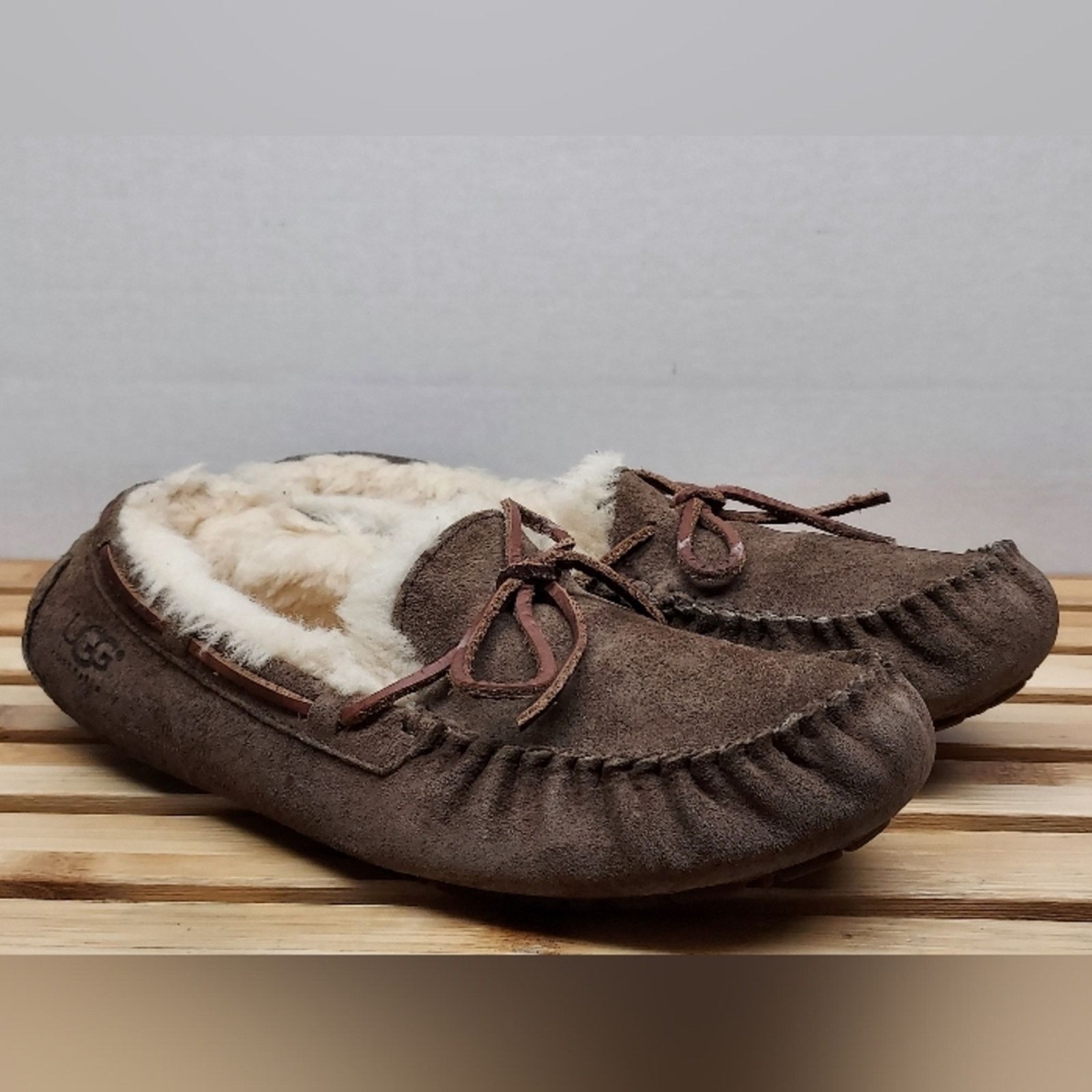 Ugg UGG Womens Brown Suede Dakota Slipper Shoes Size 9 Size US 9 / IT 39 - 2 Thumbnail