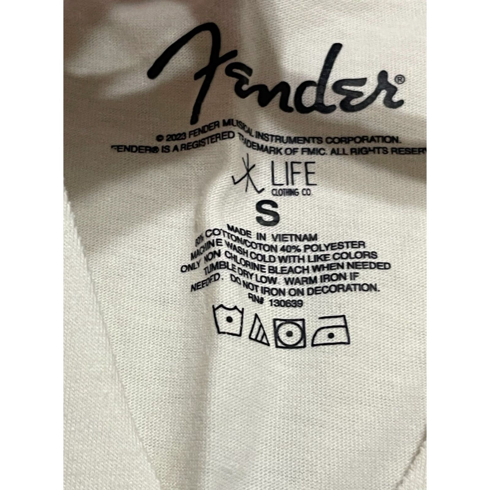 Fender Fender Shirt Womens Size Small White V-neck GUITARS KEEP IT ELECTRIC Shirt Women Small White V-Neck GUITARS KEEP IT ELECTRIC Size S / US 4 / IT 40 - 7 Thumbnail
