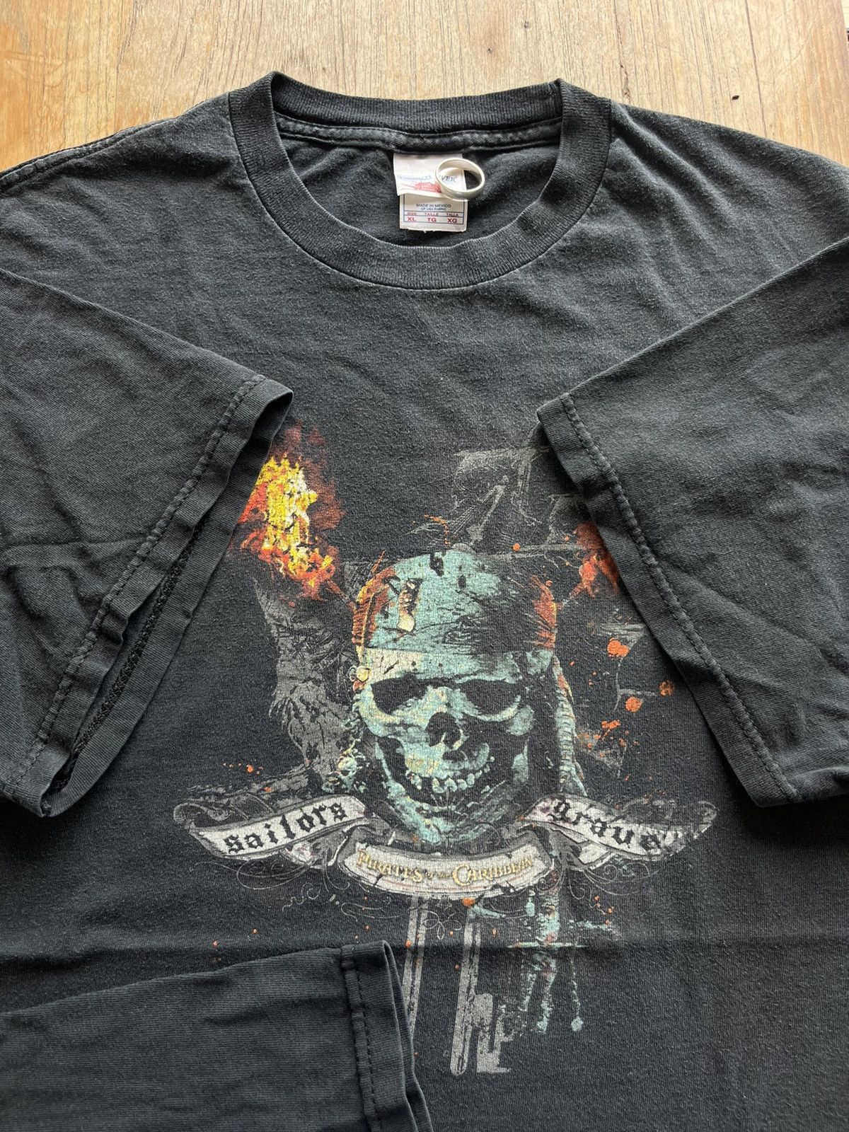 Vintage PIRATES OF THE CARIBBEAN Film Movie Tshirt