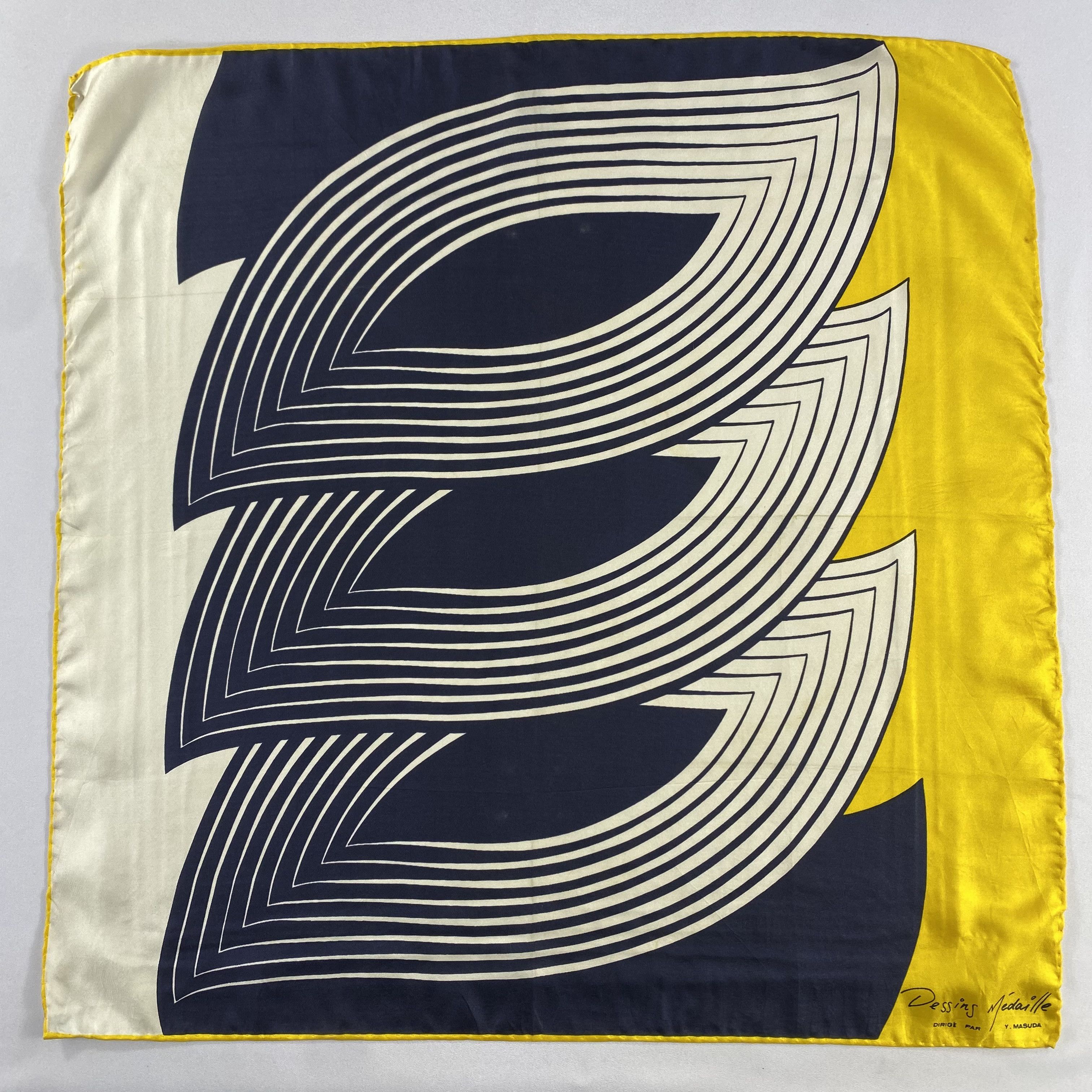 Vintage Dessins Medaille Bandana/ Handkerchief / Neckerchief-P1283 Size ONE SIZE - 1 Thumbnail