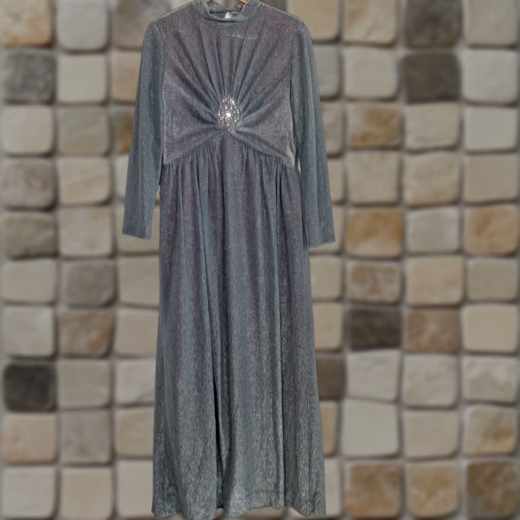 Vintage Vintage 1970s Evening Gown Size 16 Silver Metallic Maxi Long Sleeve Party Event Here for Sale Size XXL / US 16-18 / IT 52-54 - 1 Thumbnail