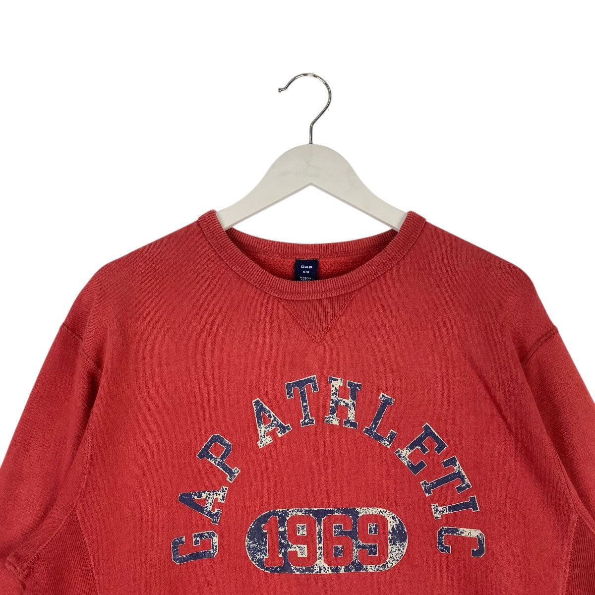 Gap × Vintage Vintage GAP Big Logo Embroidered Red Pullover Jumper Size M Size US L / EU 52-54 / 3 - 4 Thumbnail