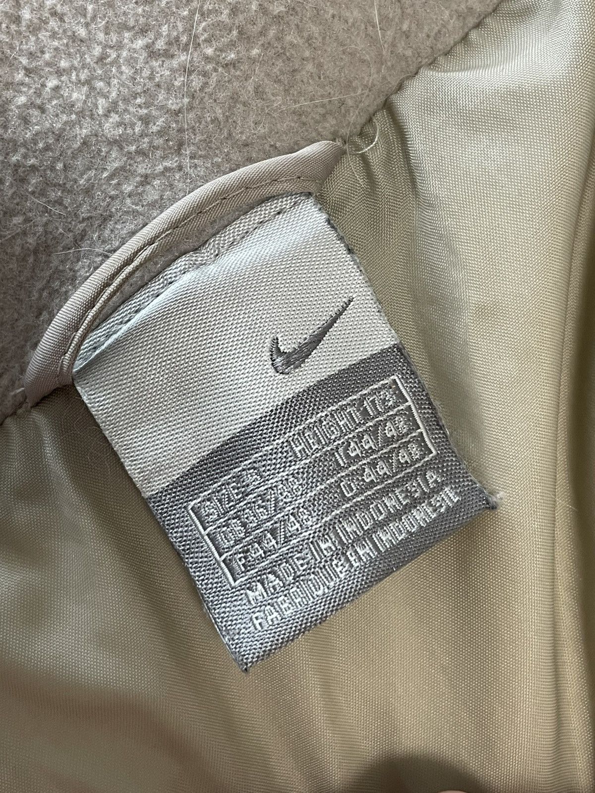 Nike Vintage Nike Beige Puffer Vest Small Swoosh Size US S / EU 44-46 / 1 - 7 Thumbnail