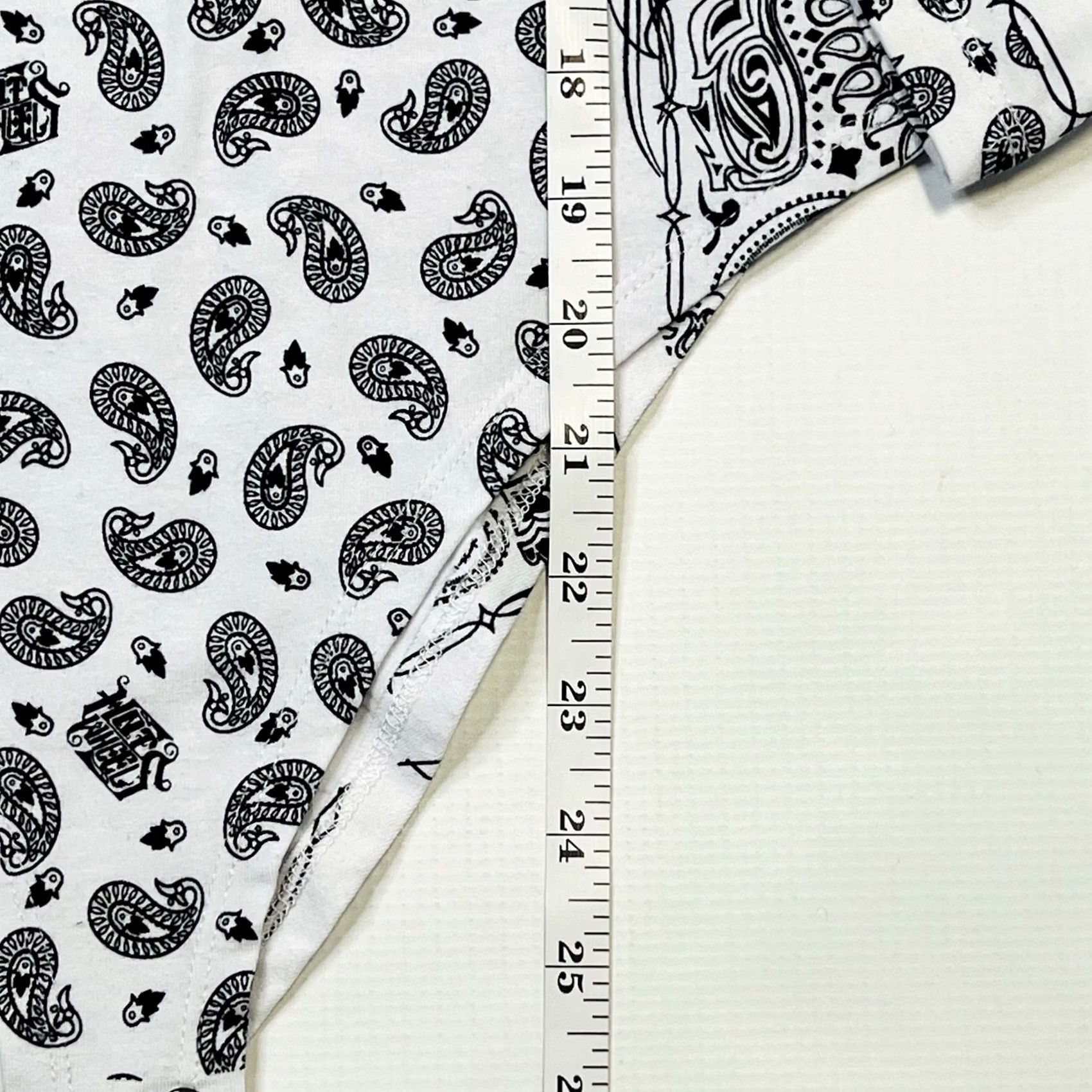 Forever 21 Forever 21 x Hot Wheels Bodysuit Womens Size L LA Paisley Black White Logo Clothing Shirt Bodysuit Car Motif Vintage No Gender Womens Size L / US 10 / IT 46 - 4 Thumbnail
