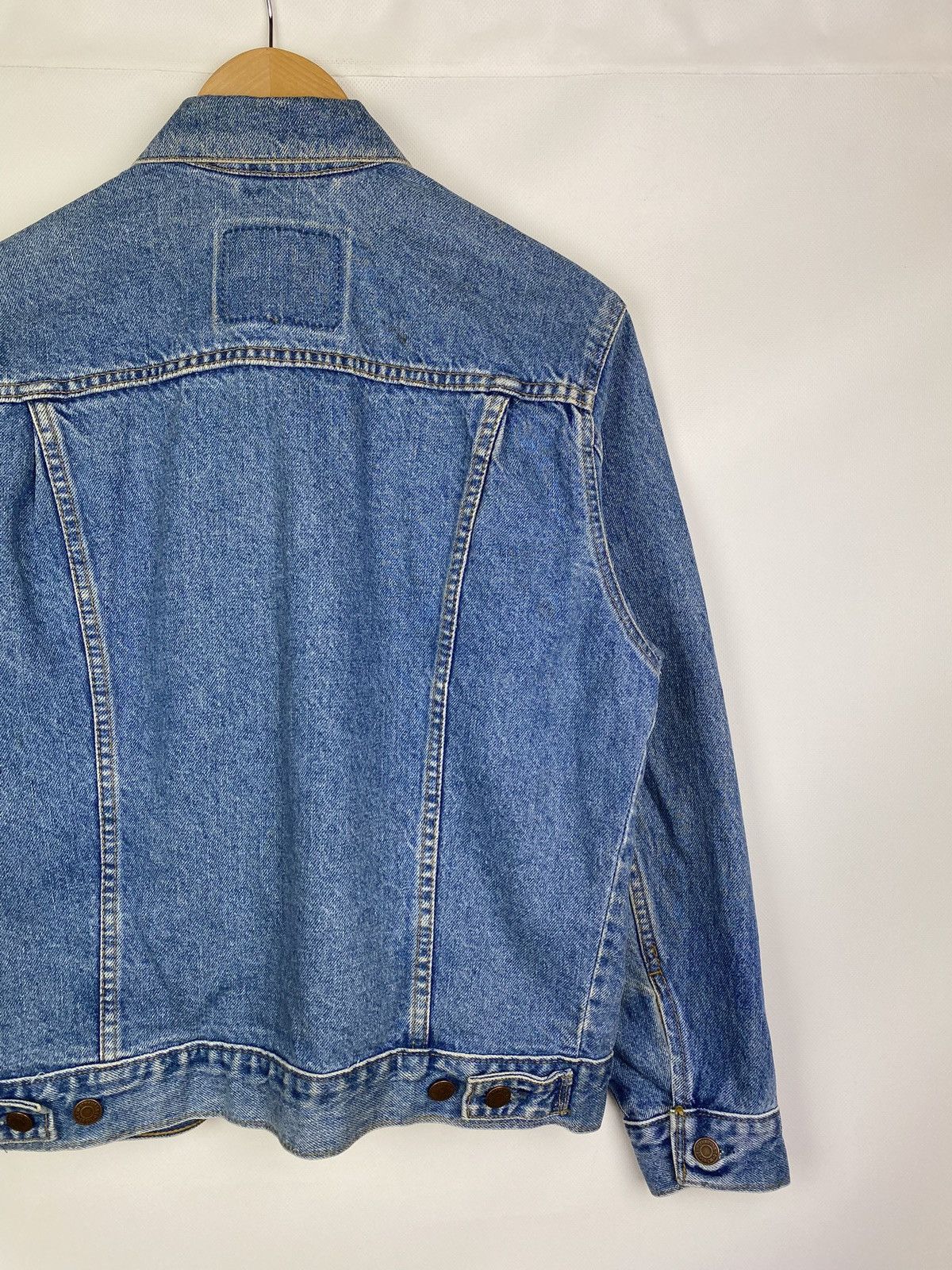 Levi's × Vintage Levis vintage men’s denim trucker jacket size Xl Size US XL / EU 56 / 4 - 15 Thumbnail