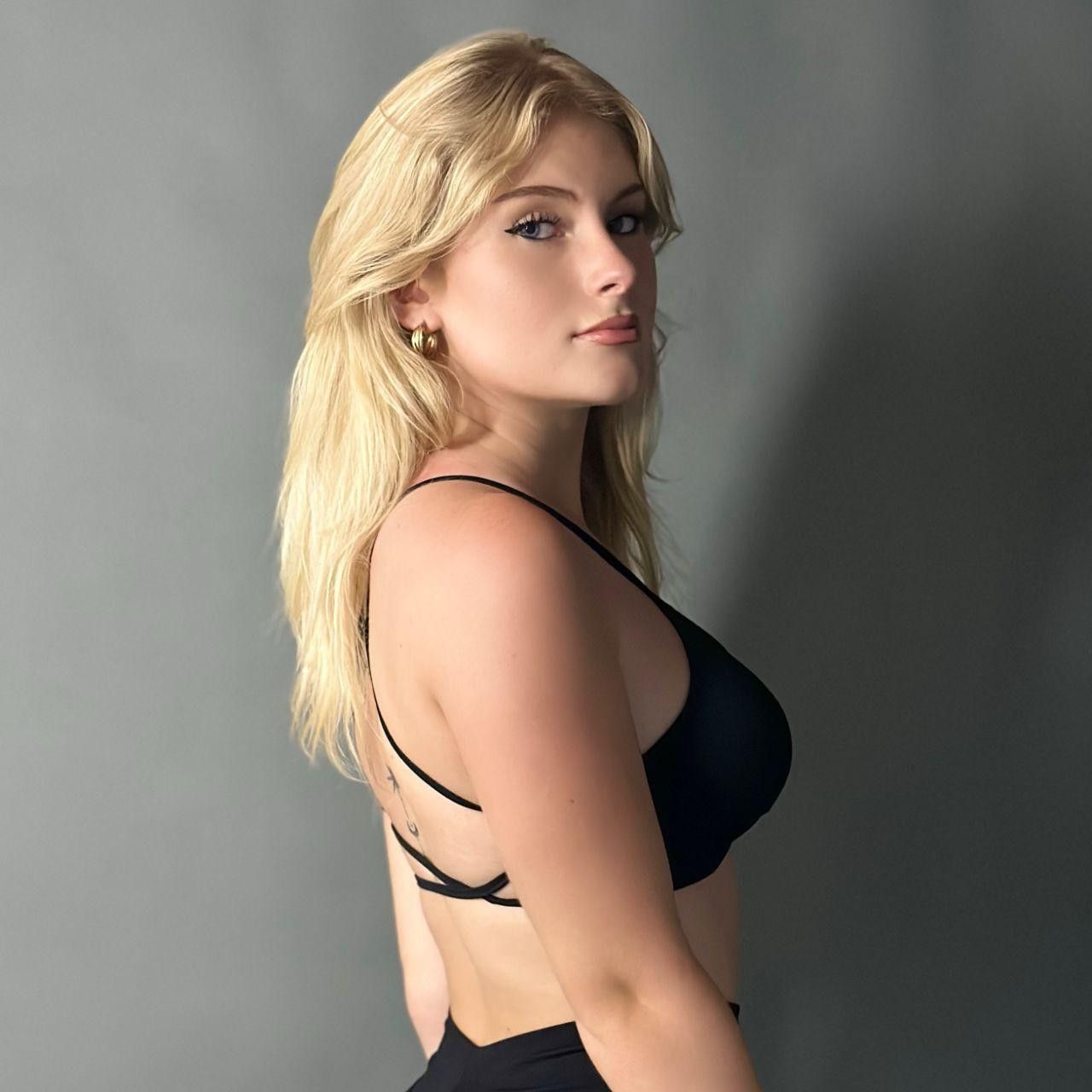 Other 2 piece gymset! Cute Black sport bra and shorts Size M / US 6-8 / IT 42-44 - 1 Thumbnail