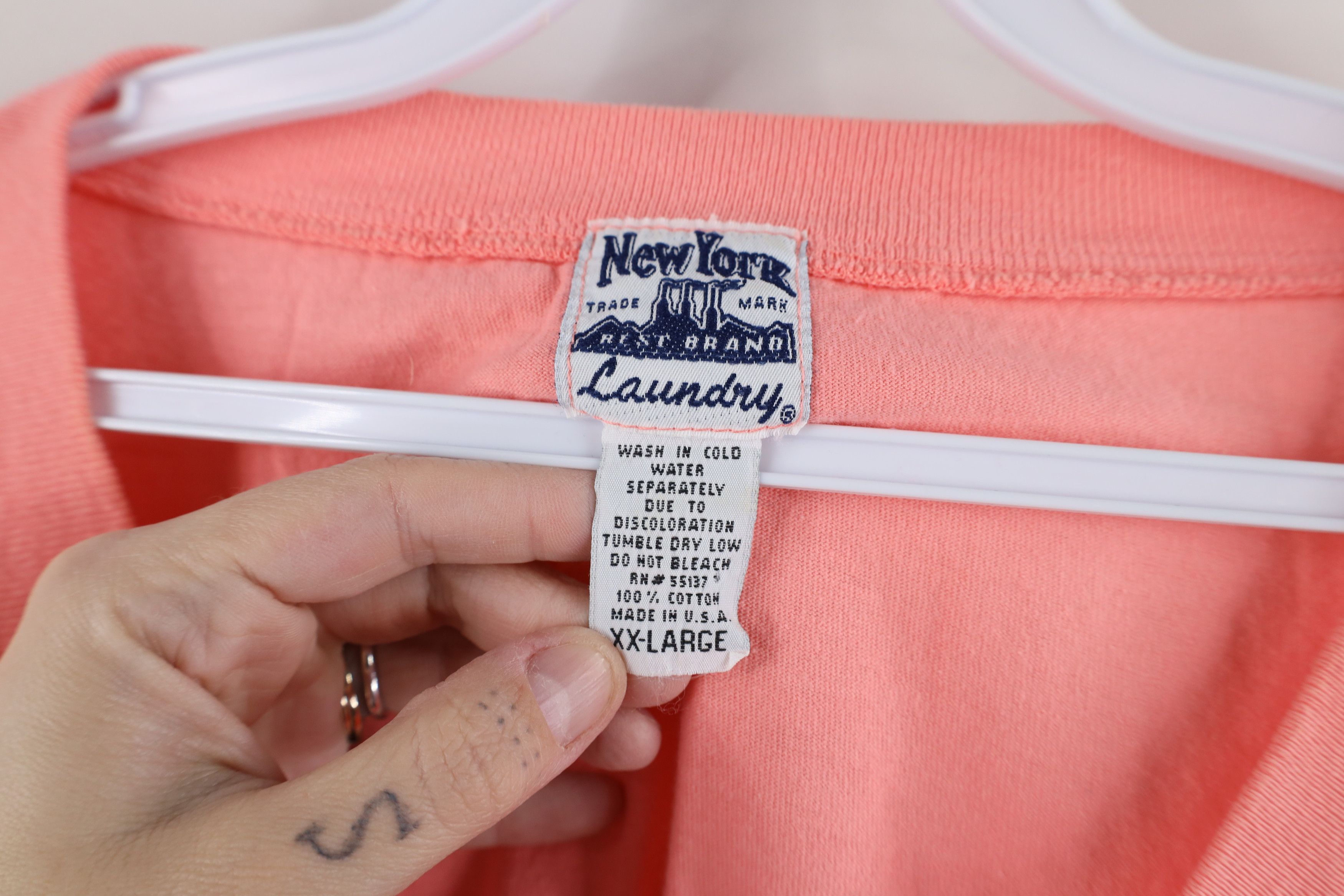 Vintage Vintage 90s Streetwear Baggy Cotton V-Neck T-Shirt Pink USA Size US XXL / EU 58 / 5 - 5 Thumbnail