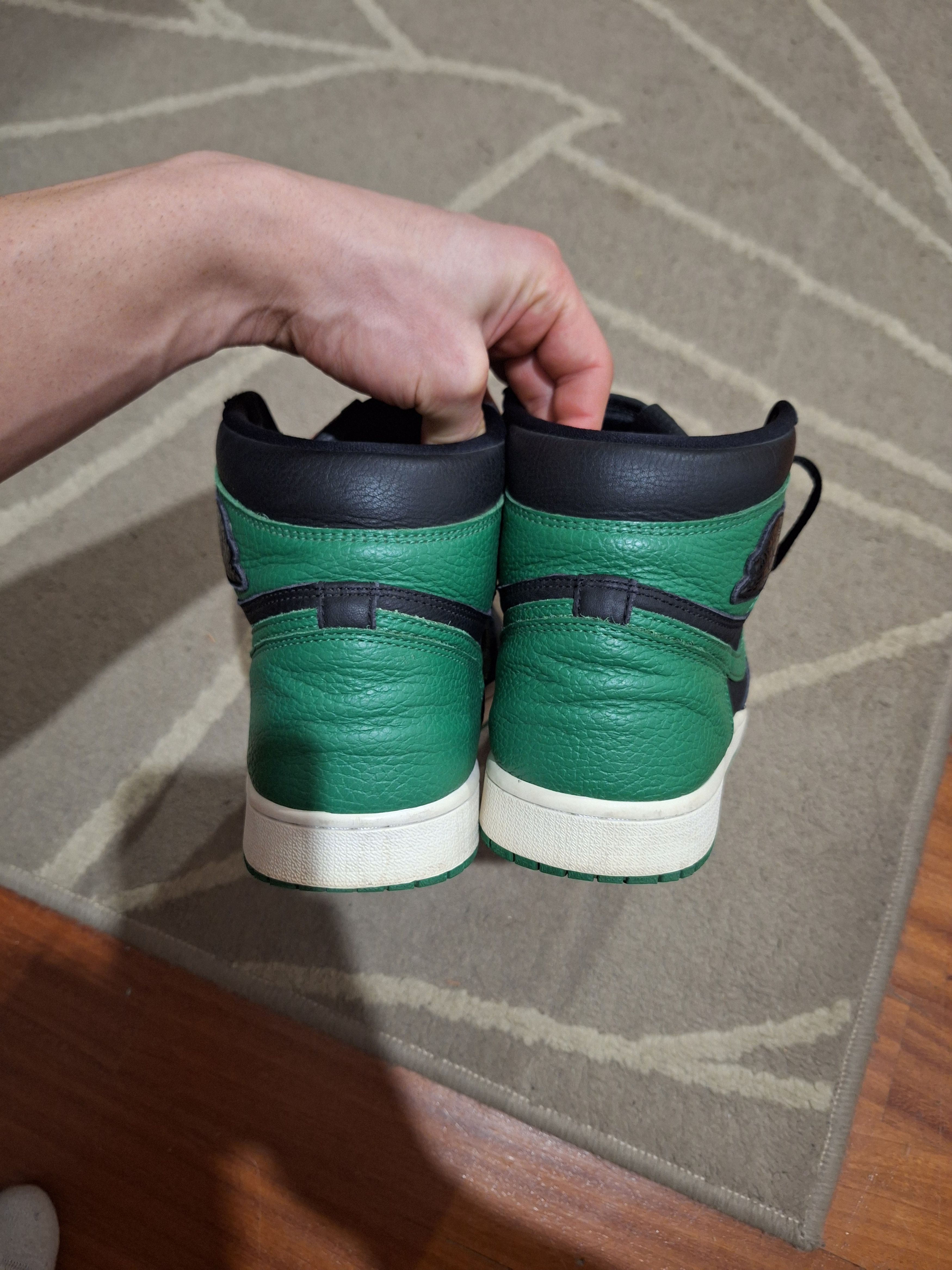 Jordan Brand Air Jordan 1 High Pine Green Size US 11 / EU 44 - 6 Thumbnail