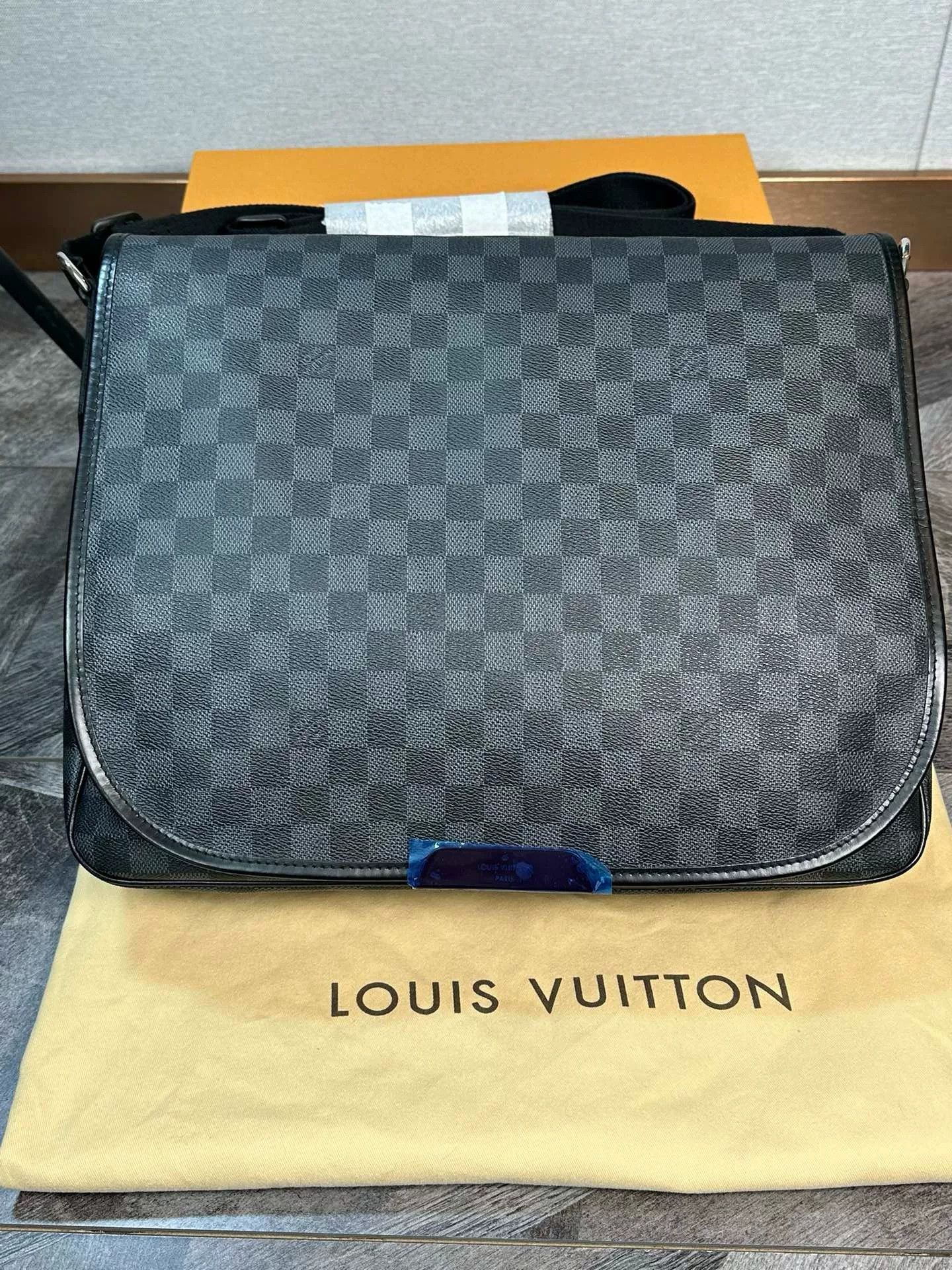 Louis Vuitton LV Black Damier Check Messenger Bag Size ONE SIZE - 1 Thumbnail