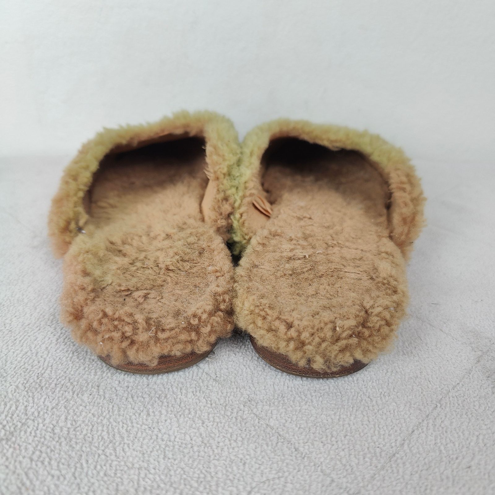 Sleeper Sleeper Shearling Slippers Womens 37 7 Green Tan Faux Fur Size US 7 / IT 37 - 6 Thumbnail