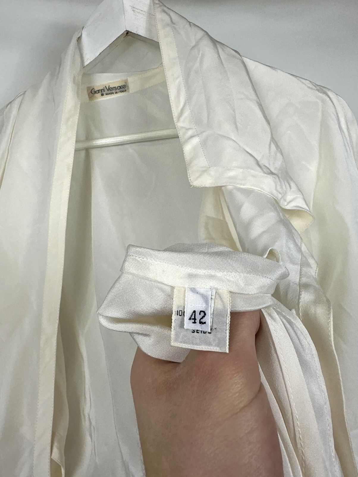 Versace Vintage 90s Gianni Versace Luxury Designer Silk Blouse Shirt Size M / US 6-8 / IT 42-44 - 11 Thumbnail