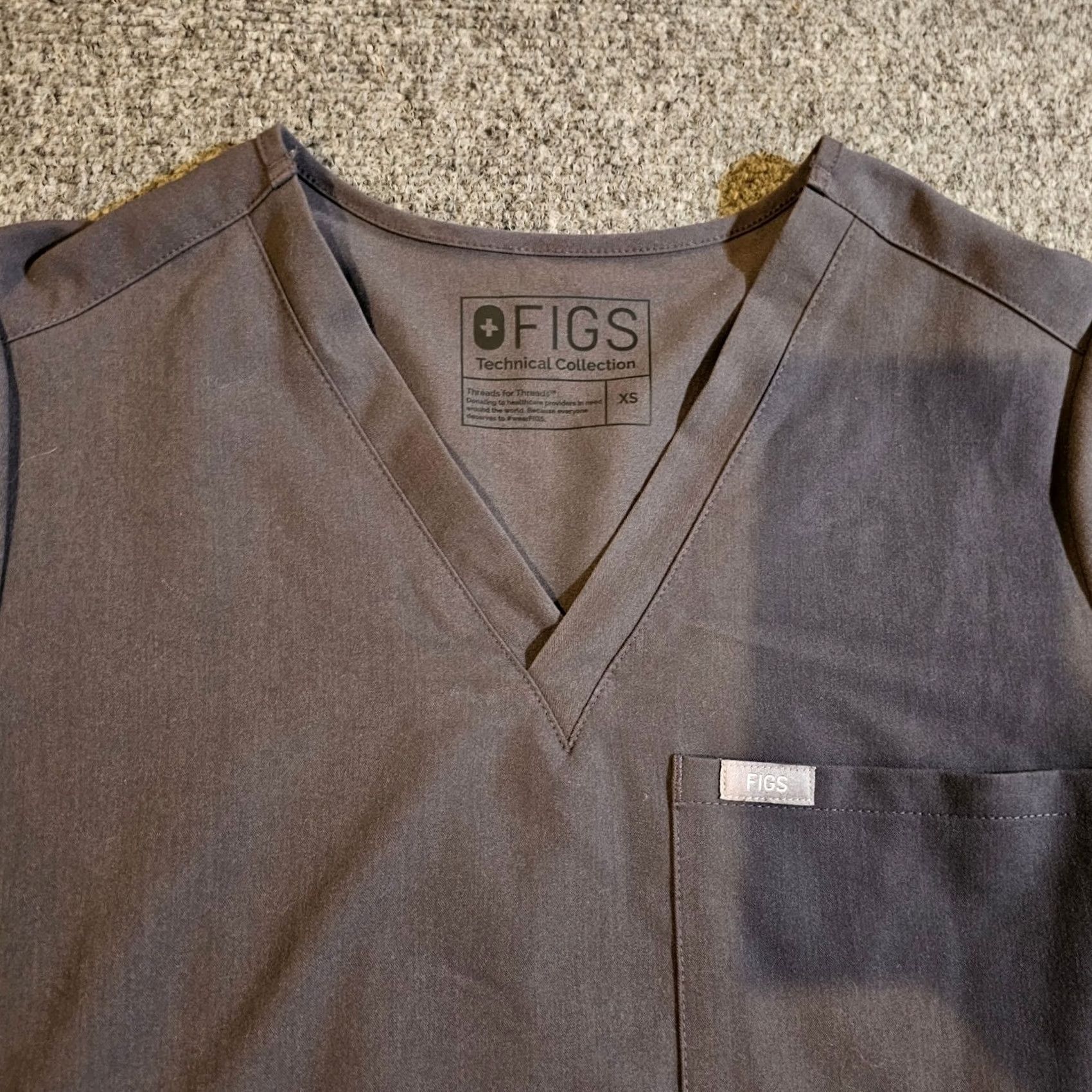 Vintage FIGS Top Womens XS Gray 3 Pockets Short Sleeve Stretch Technical Comfort Shirt Womens XS Gray FIGS Shirt Size XS / US 0-2 / IT 36-38 - 2 Thumbnail