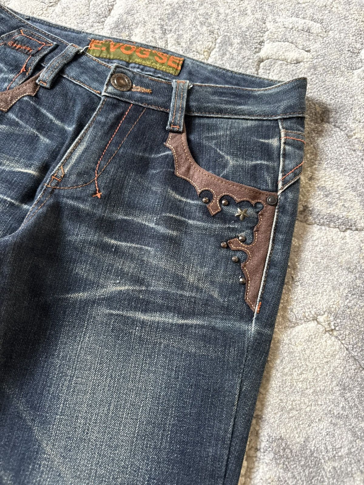 Tornado Mart Tornado Mart Style Studded Tribal Trim Pocket Flared Jeans Size US 27 - 4 Thumbnail