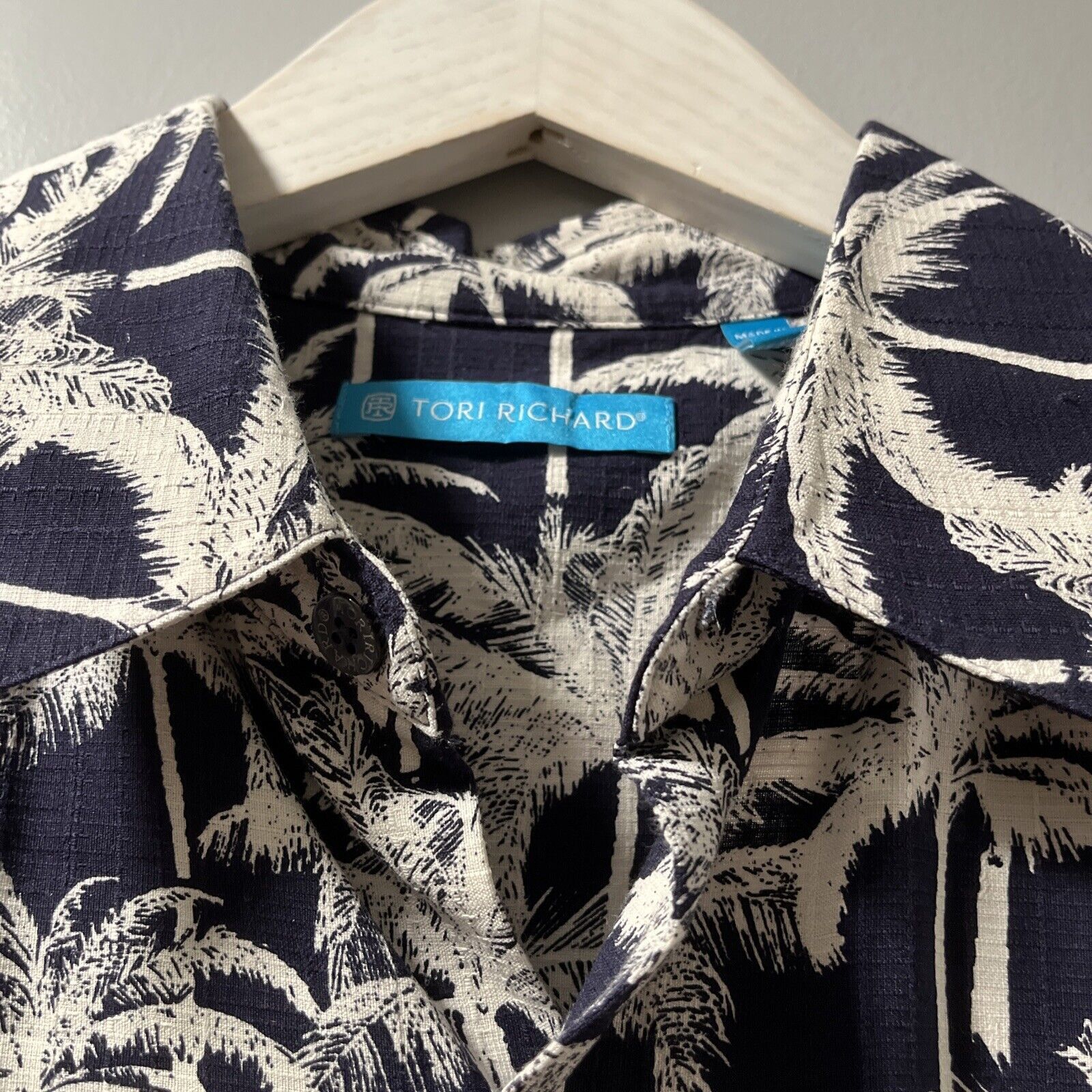 Tommy Bahama Tori Richards Mens Large Aloha Shirt Palm Trees Navy Blue Size US L / EU 52-54 / 3 - 7 Thumbnail