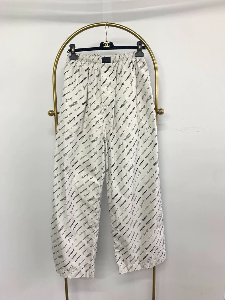 Balenciaga Balenciaga size 48 Black and White Letter Printed Logo Lon Size US 32 / EU 48 - 1 Thumbnail