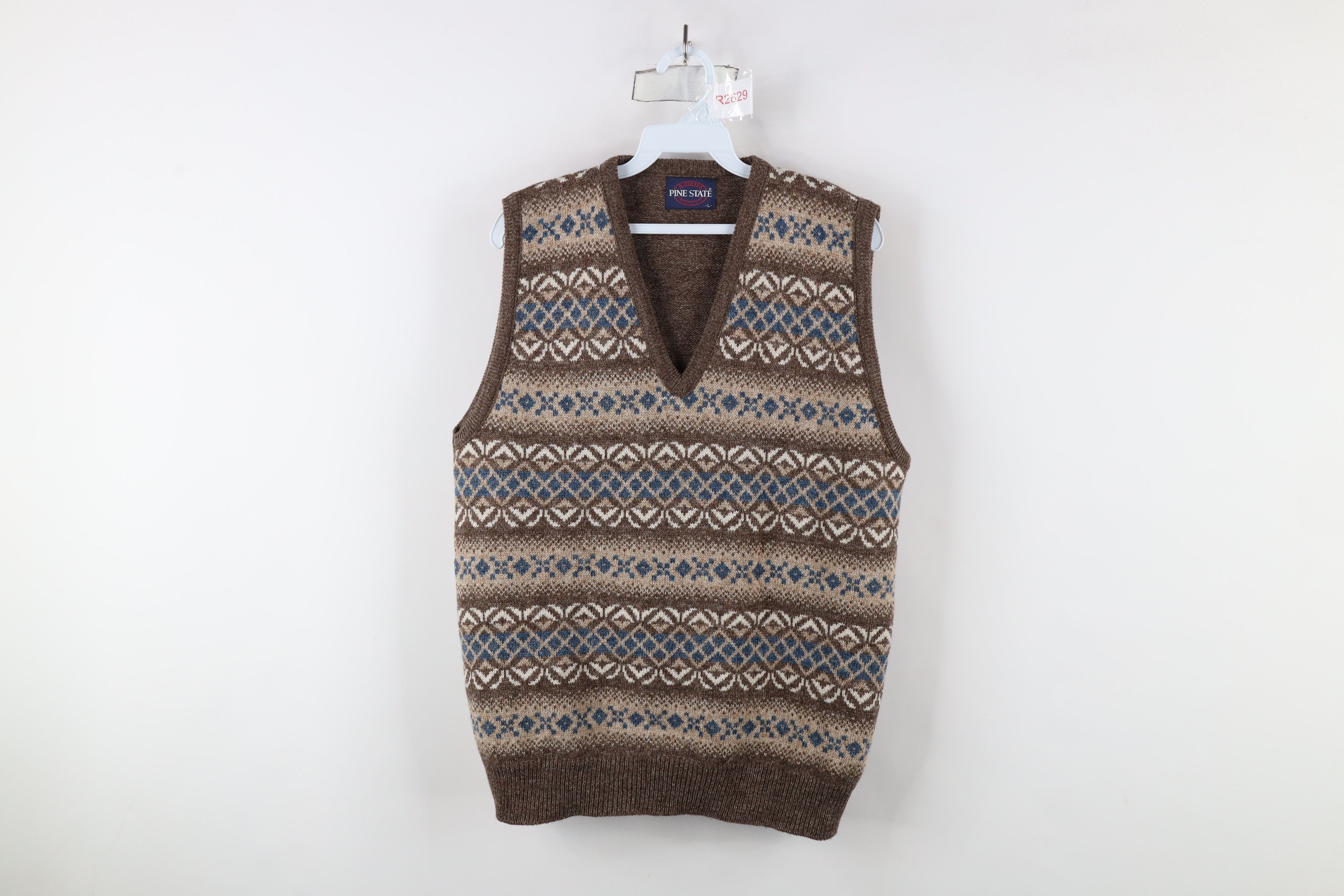 Vintage Vintage 70s Streetwear Fair Isle V-Neck Sweater Vest USA Size US L / EU 52-54 / 3 - 1 Thumbnail