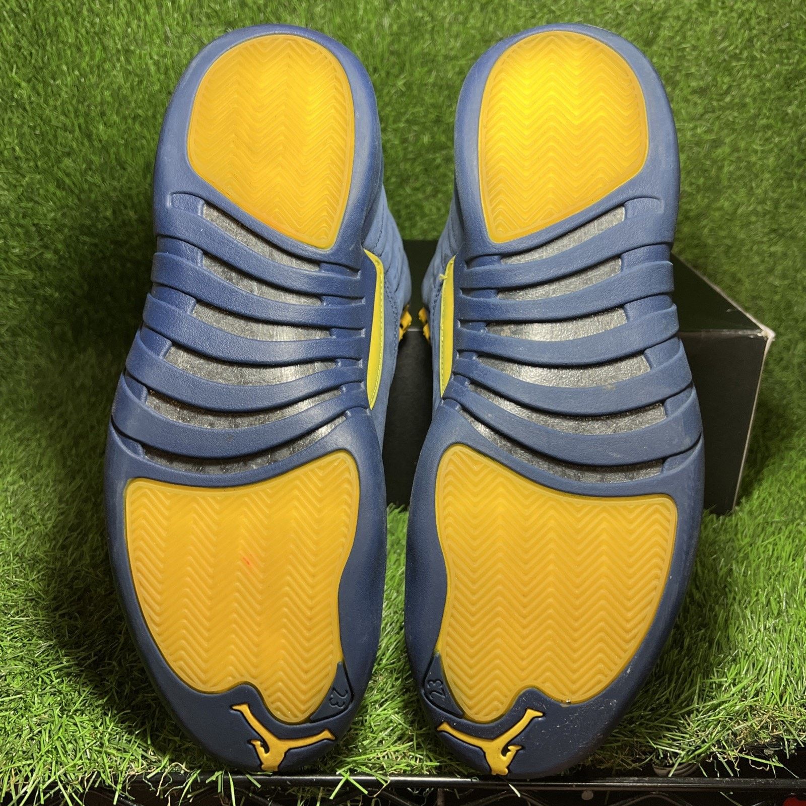 Nike Size 11.5 - Air Jordan 12 Retro Michigan Size US 11.5 / EU 44-45 - 5 Thumbnail