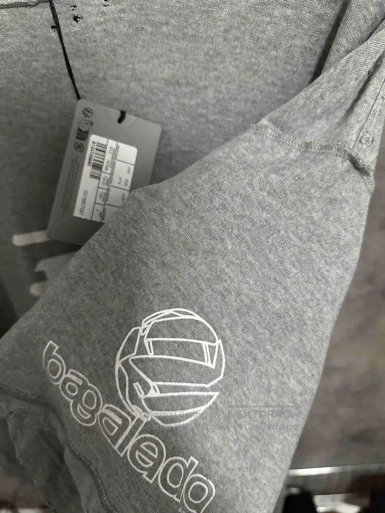 Balenciaga Balenciaga Distressed Logo Short Sleeve T-Shirt. Size US XL / EU 56 / 4 - 5 Thumbnail