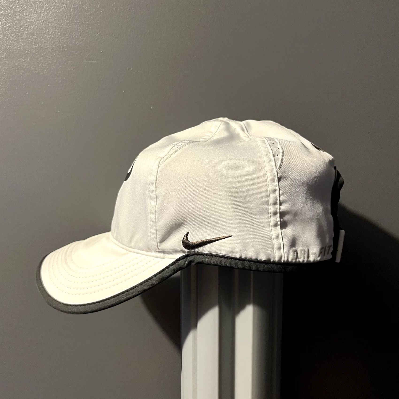 Nike Nike Hat Cap Rafa Nadal Strapback White Embroidered Featherlight Tennis Bull Strapback Adjustable One Size Men Sports Baseball Cap Hat Size ONE SIZE - 2 Thumbnail